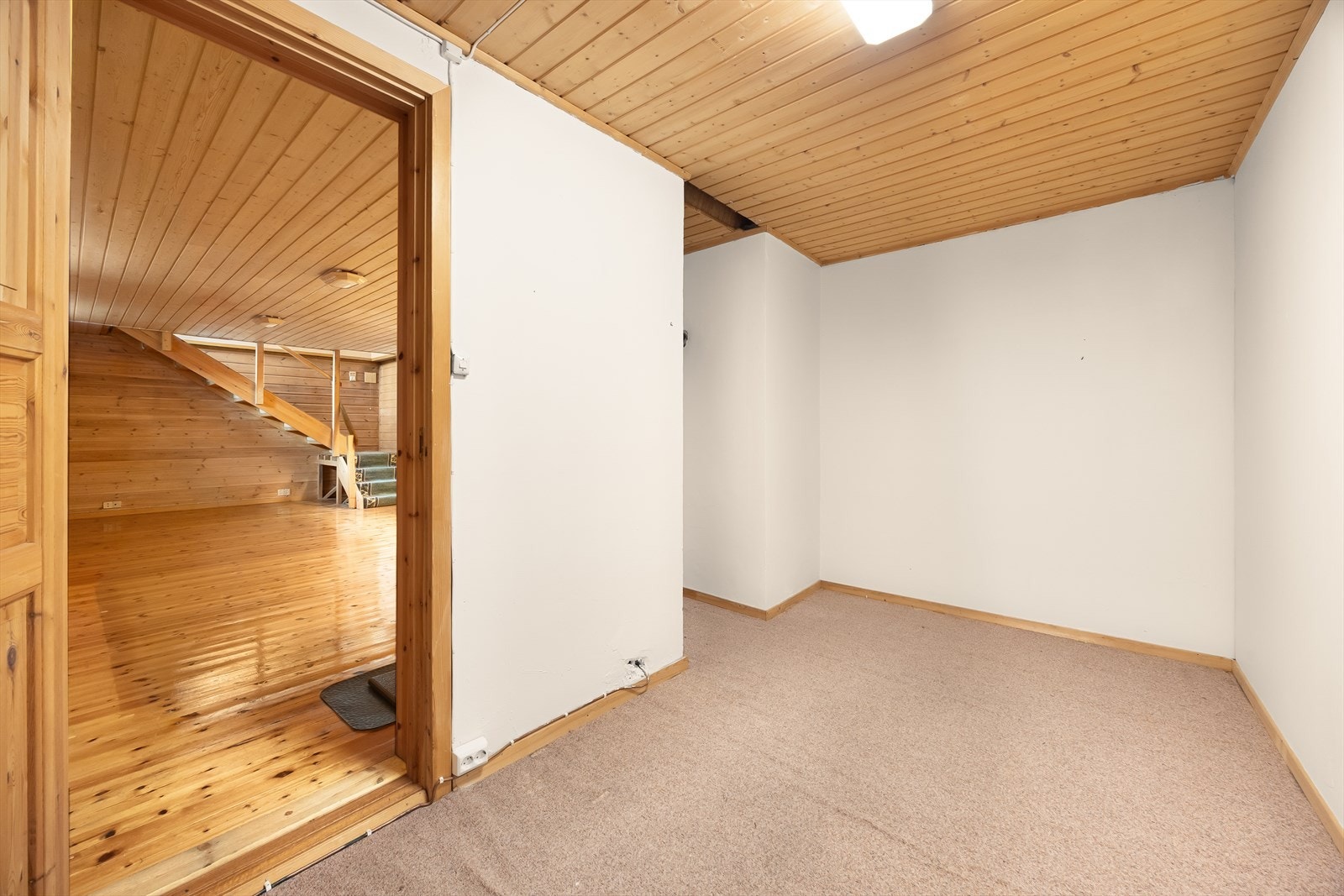 To nedganger til kjeller fra 1.etg. Galleribilde