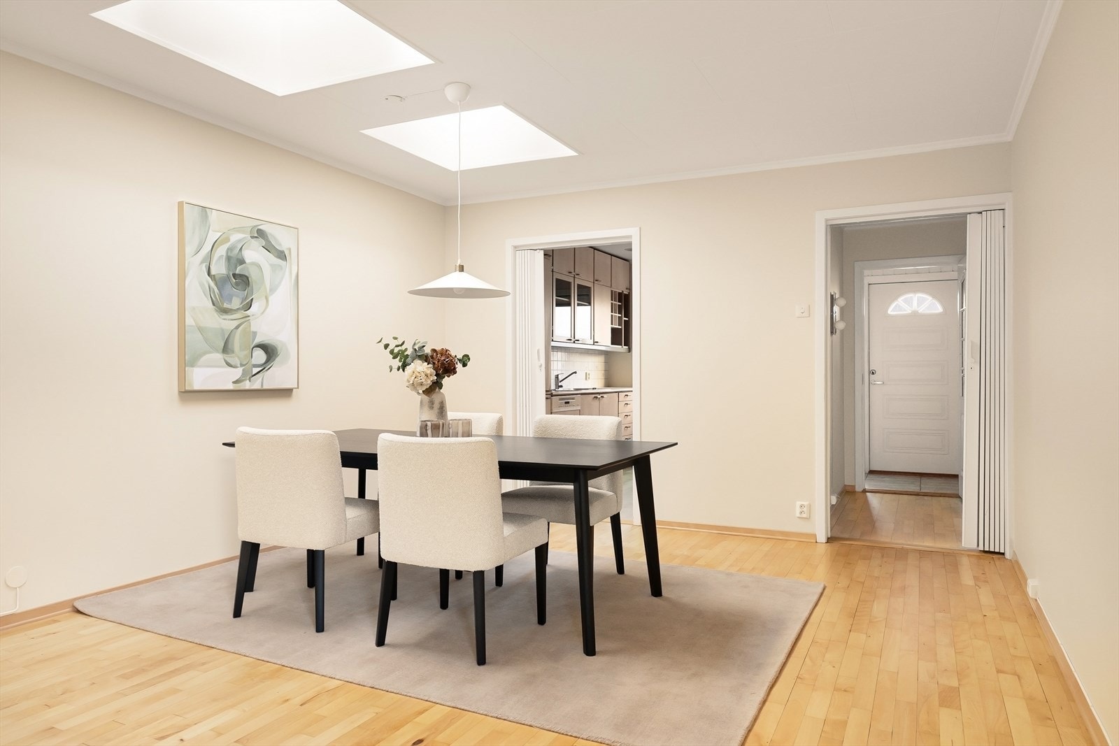 God plass til stor spisegruppe Galleribilde