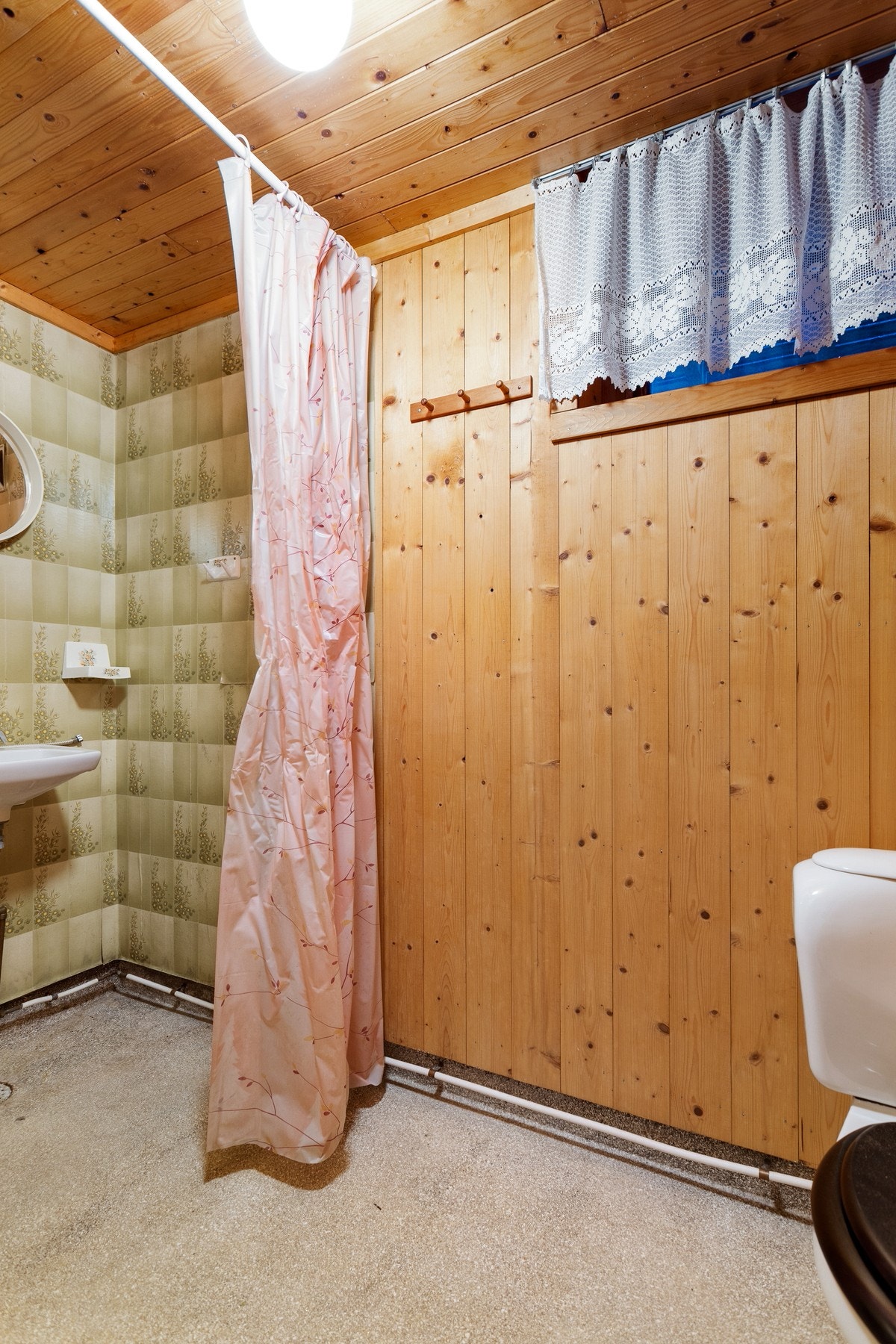 Eldre bad i kjeller Galleribilde