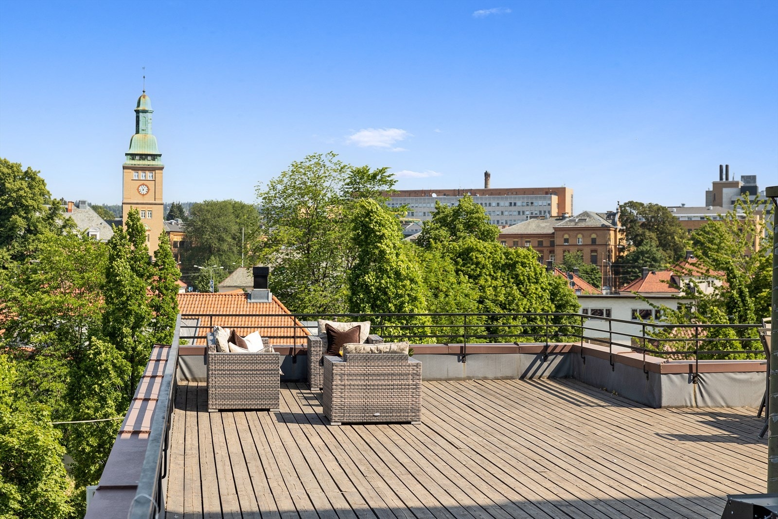 Solrik felles takterrasse på 100 kvm med optimale solforhold. Galleribilde
