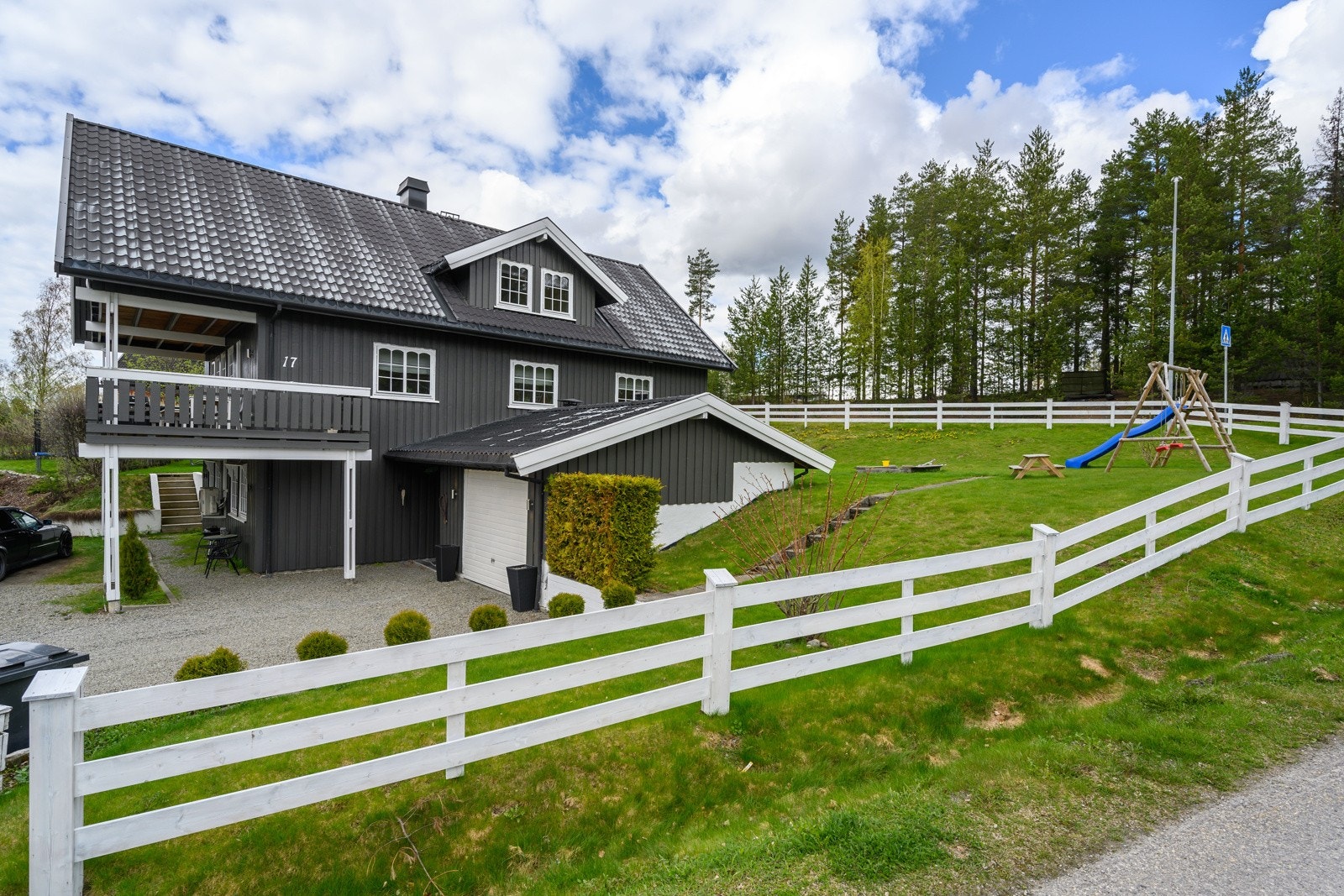 Landsbyen Dokka ligger rett nord for Randsfjorden og er et eldorado for deg som ønsker deg en rolig tilværelse. Her er det kort vei til skog og mark, jakt og fiske Galleribilde