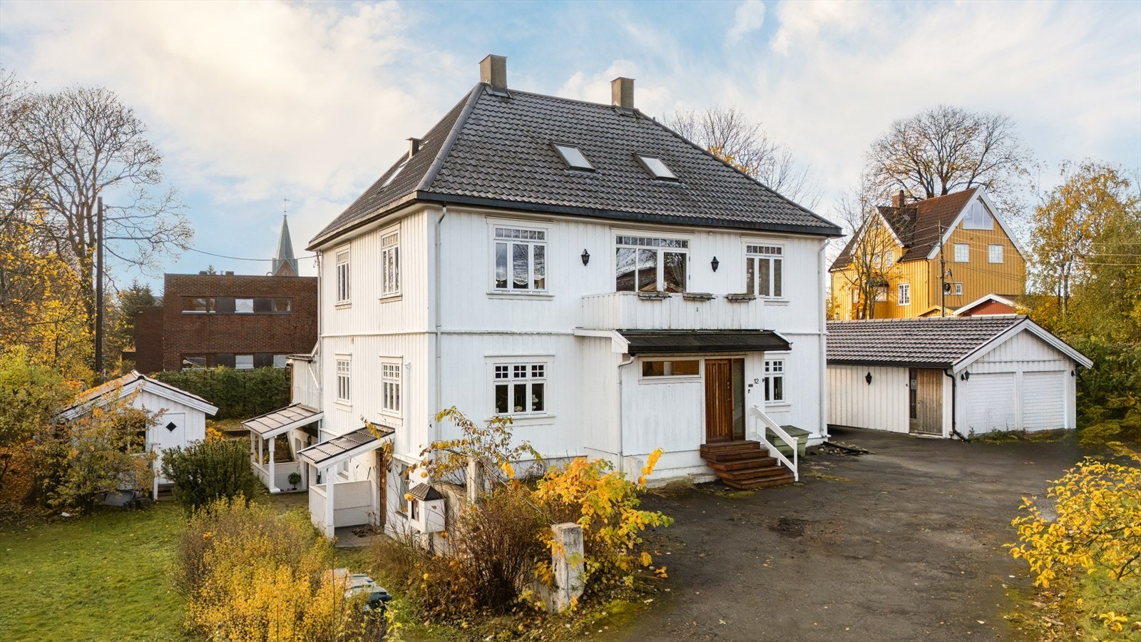 Nyklassisk villa oppført på 1920-tallet som bør oppleves! Galleribilde