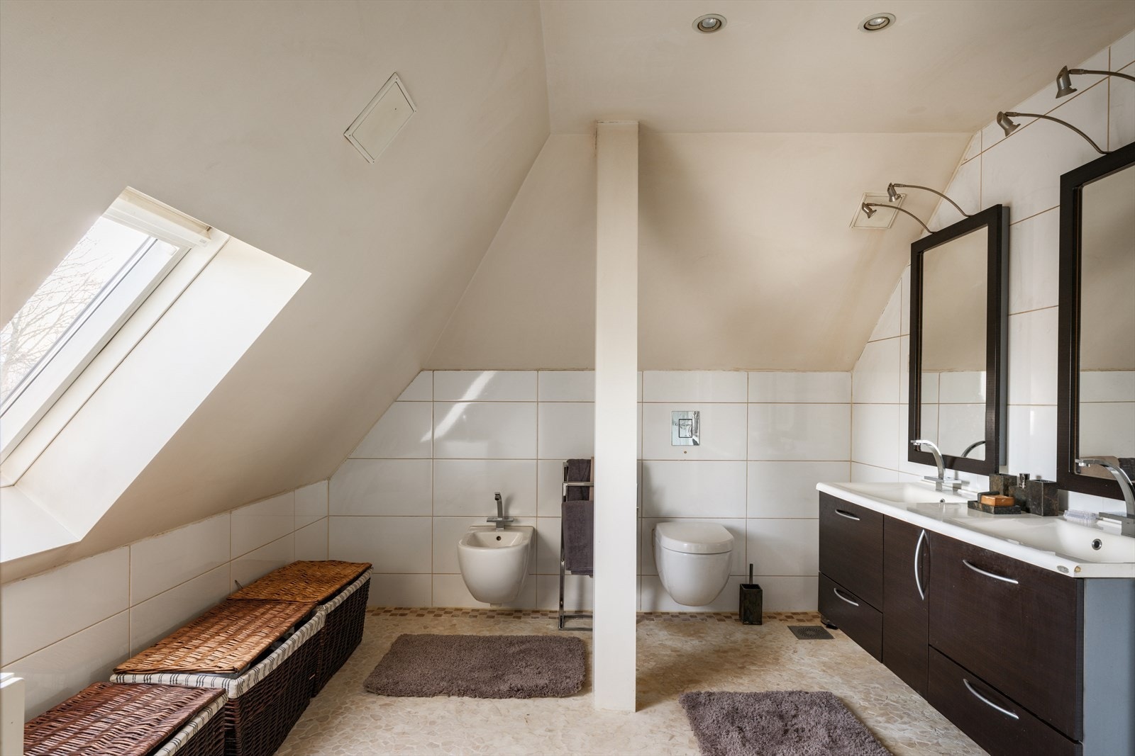 Bad på loft av god størrelse Galleribilde