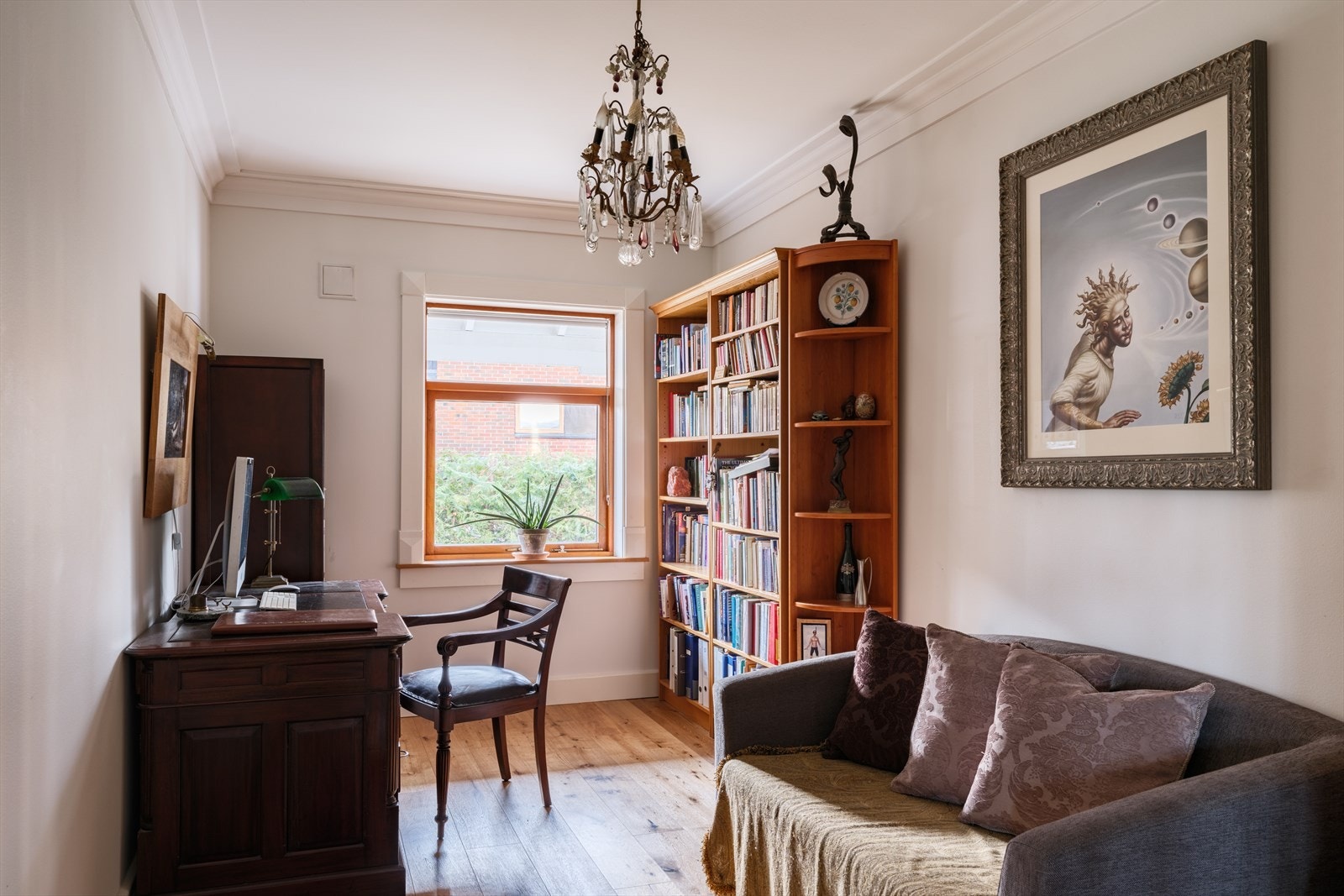 Kontoret i første etasje kan også innredes som soverom Galleribilde