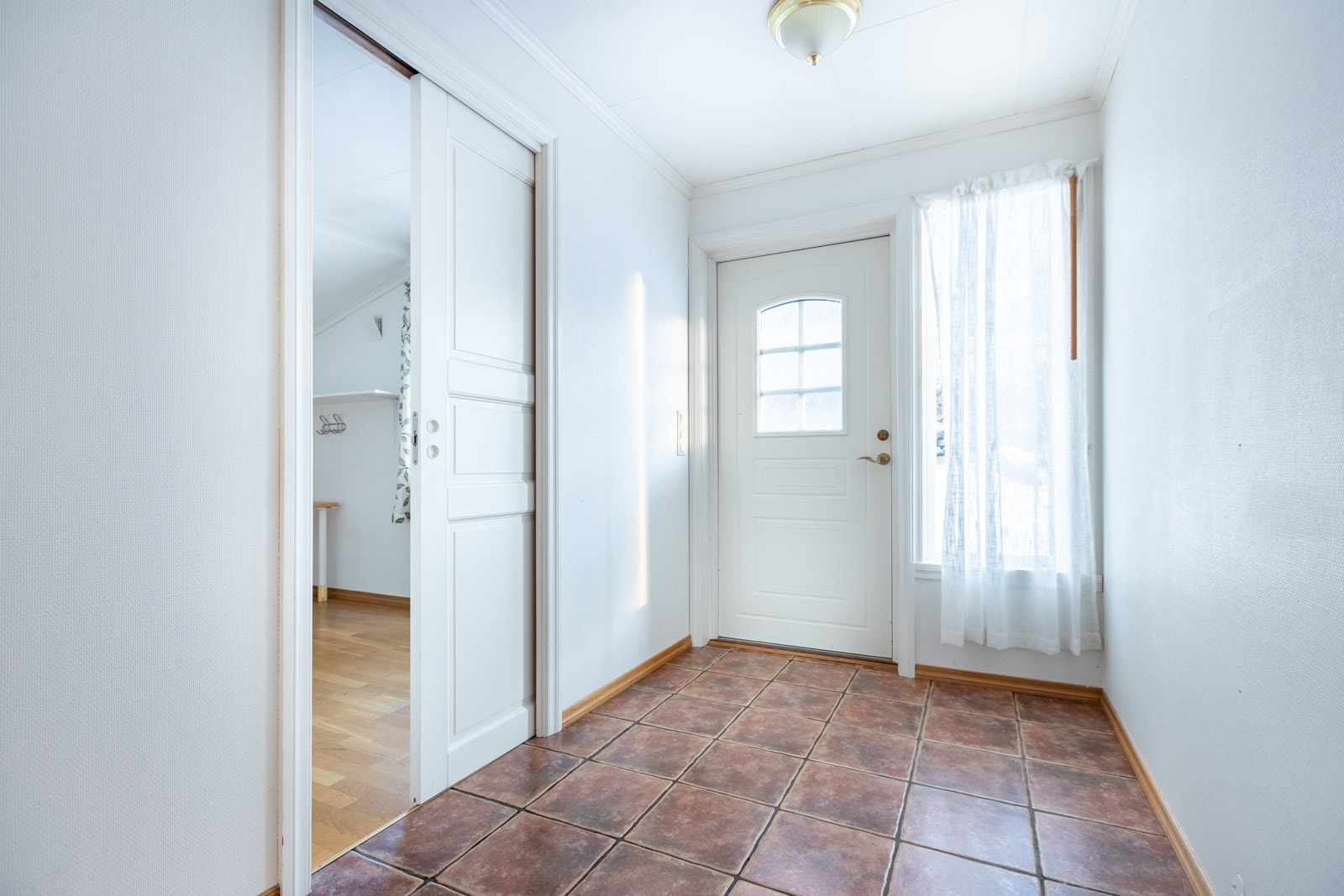 Gangareal med inngangsparti i 1. etg. Galleribilde