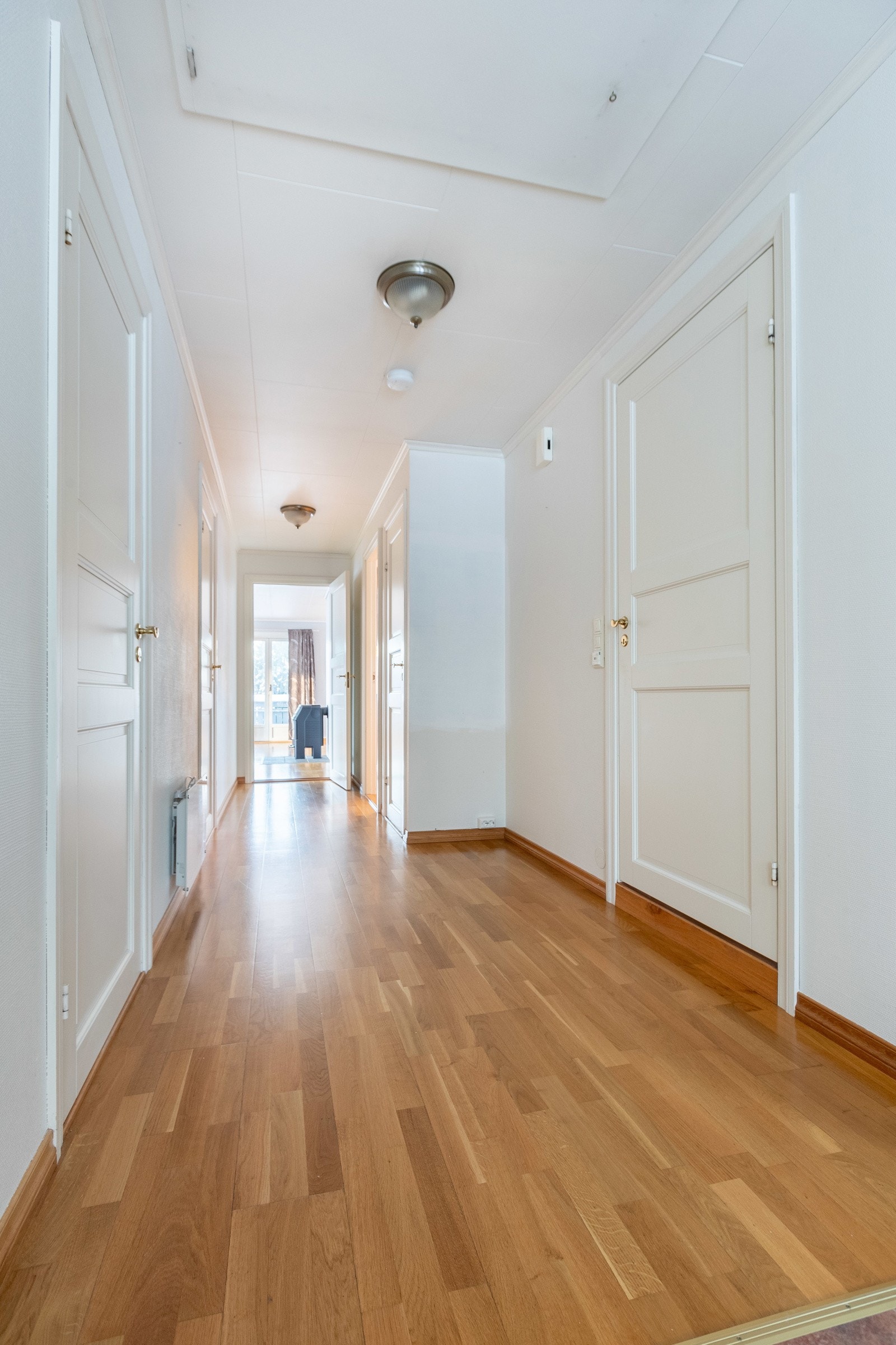 Gangareal 1. etg. med tilkomst til kjellar Galleribilde