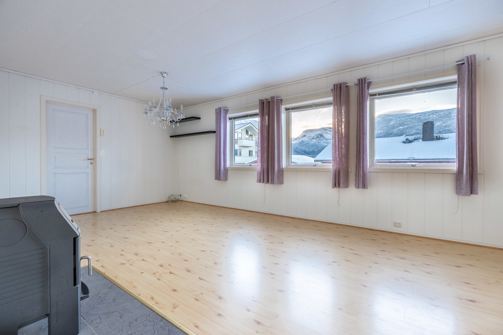 Stove kjellarleilegheit Galleribilde