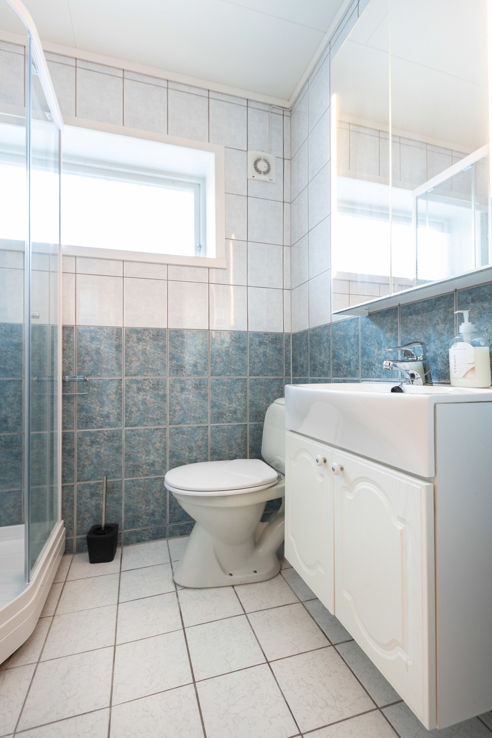 Bad i kjellarleilegheit Galleribilde