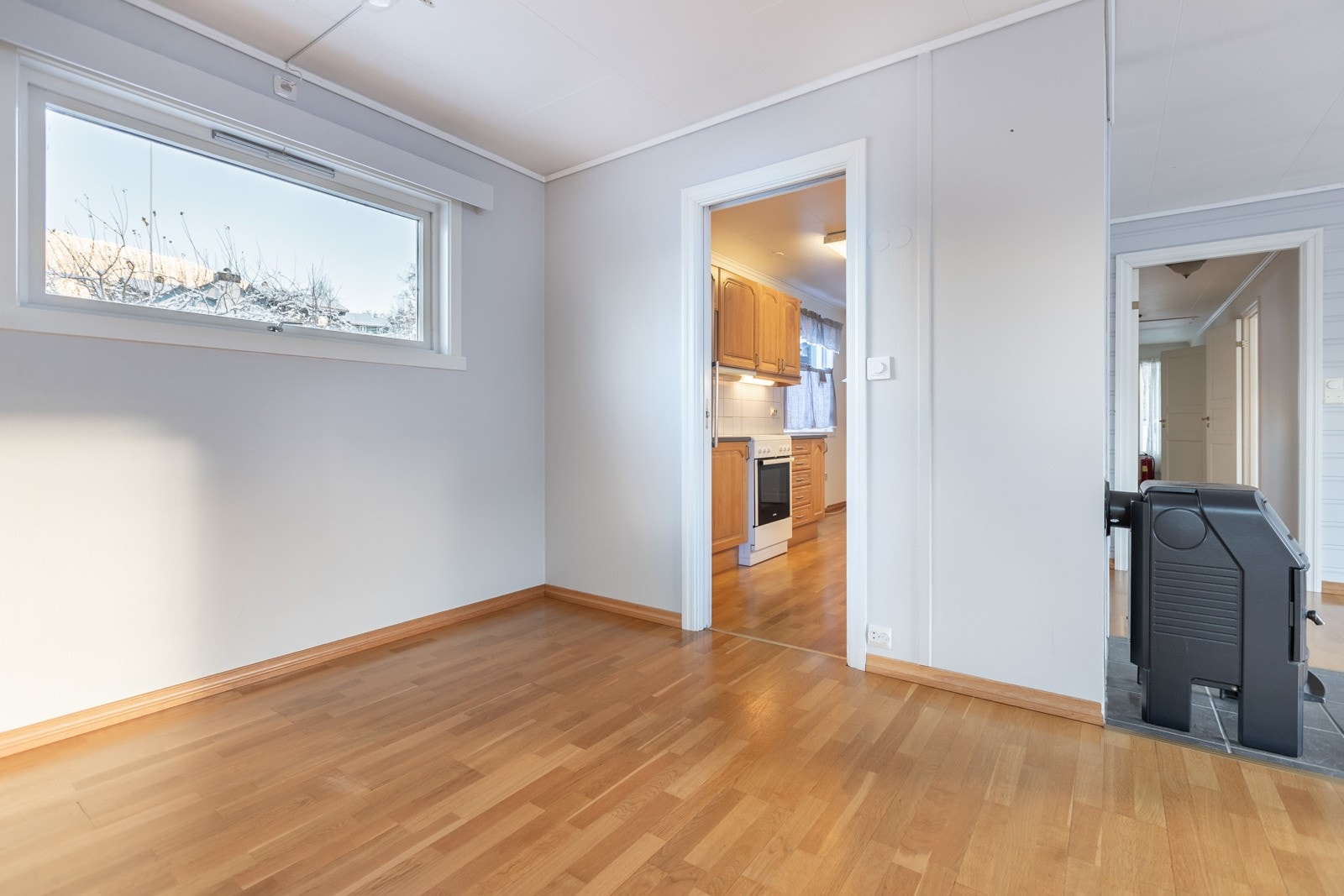 Stove med tilkomst til kjøkken Galleribilde