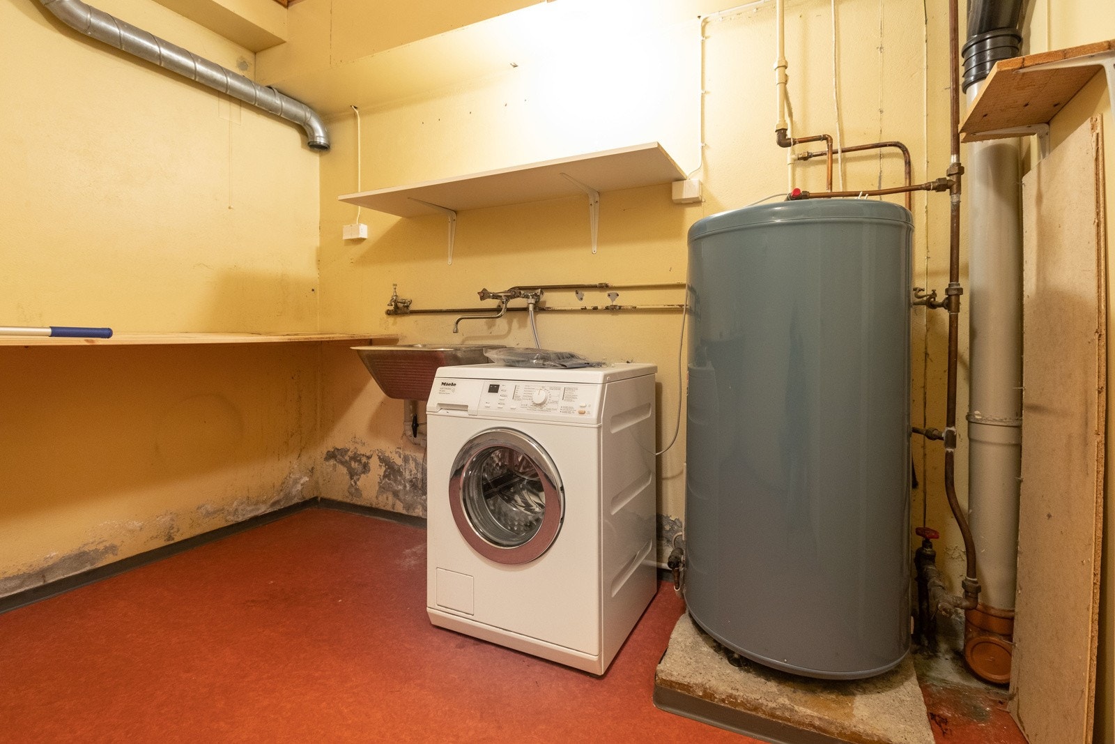 Vaskerom i kjellar (høyrer til hovuddelen) Galleribilde