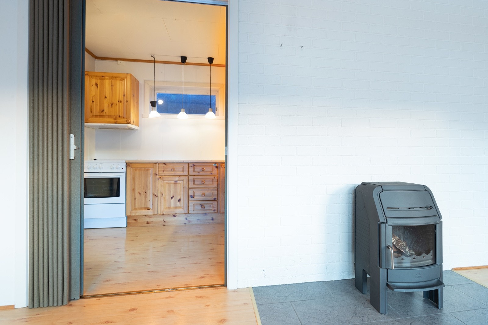 Stove kjellarleilegheit med tilkomst til kjøkken Galleribilde