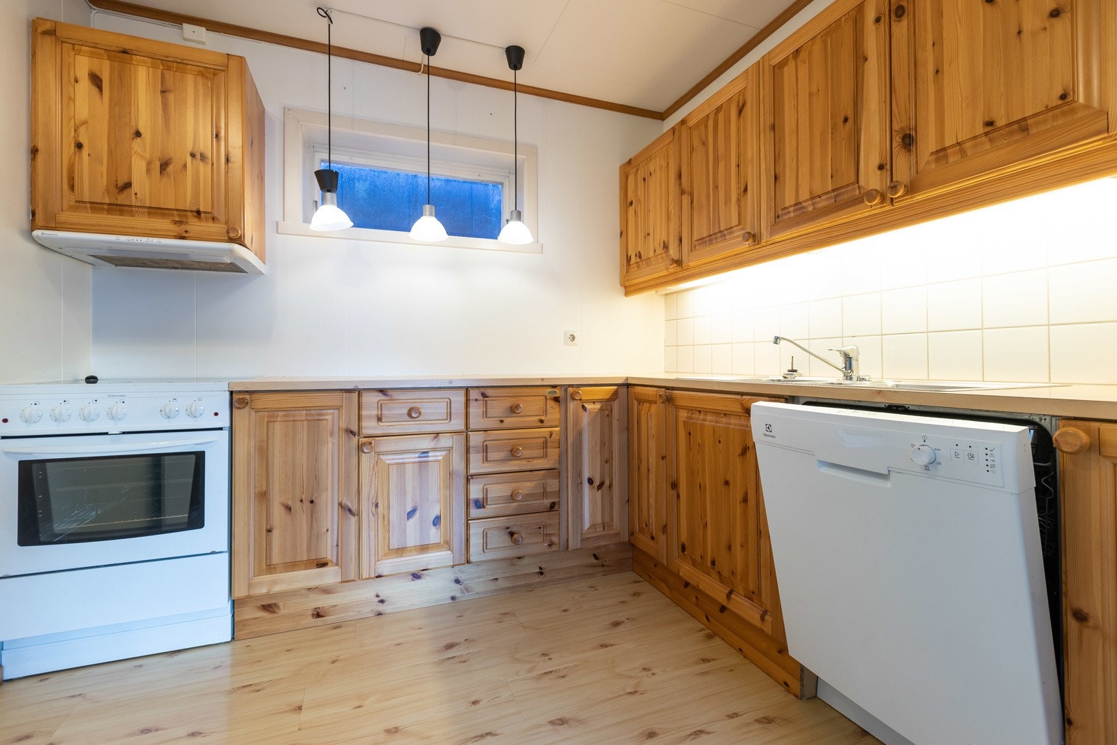 Kjøkken i kjellarleilegheit Galleribilde