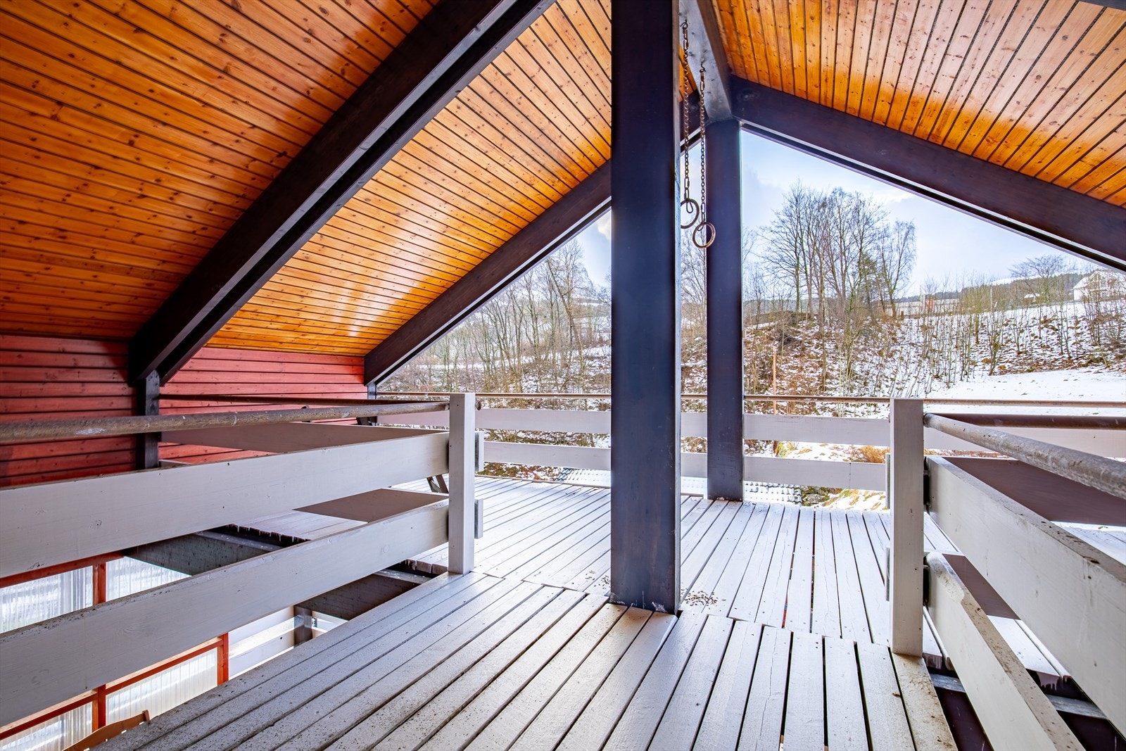 Denne altanen har sørlig retning med gode solforhold Galleribilde