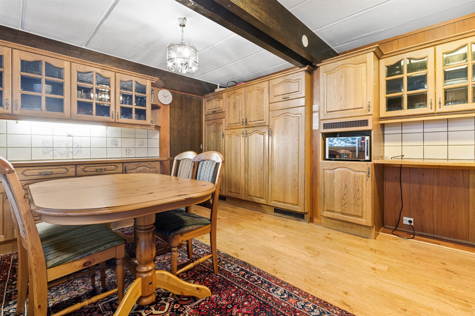 Godt med skapplass og arbeidsplass Galleribilde