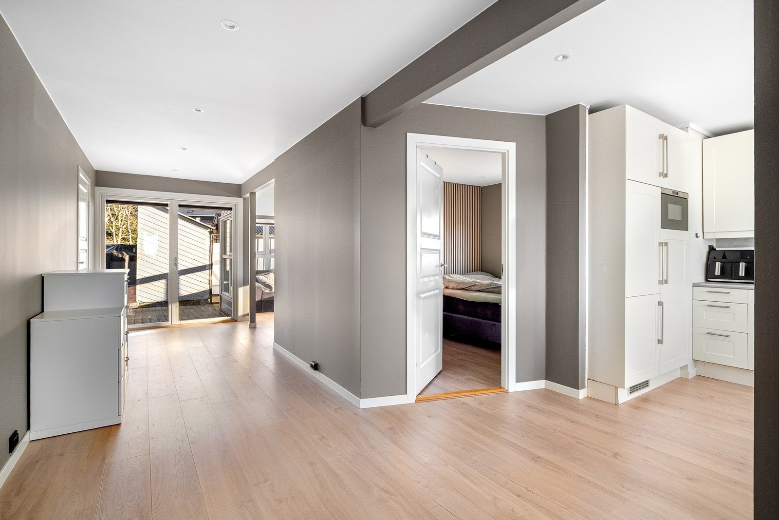 Leiligheten har en gjennomgående god standard med moderne farge- og materialvalg. Galleribilde