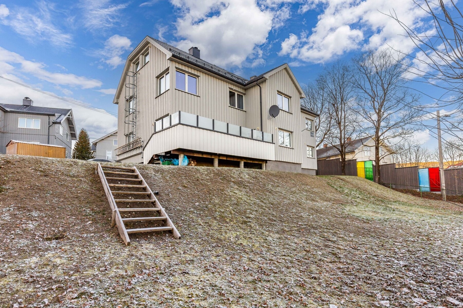 Felles utearealer som gir rom for lek, grilling og avslapning. Galleribilde