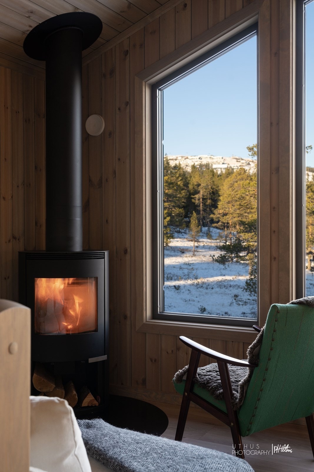 Koselig peis å fyre i på kalde vinterdager. Galleribilde