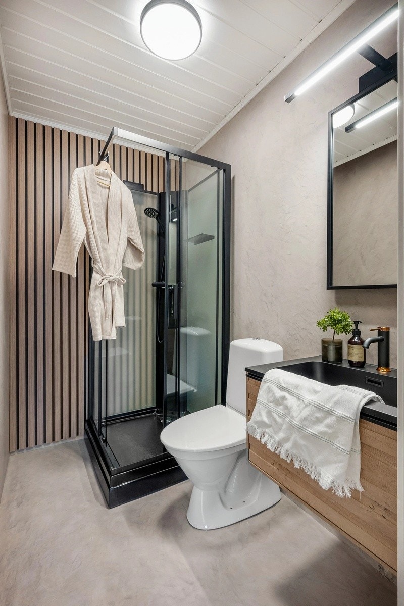 Nytt bad i underetasje, med microsement på gulv og vegger Galleribilde