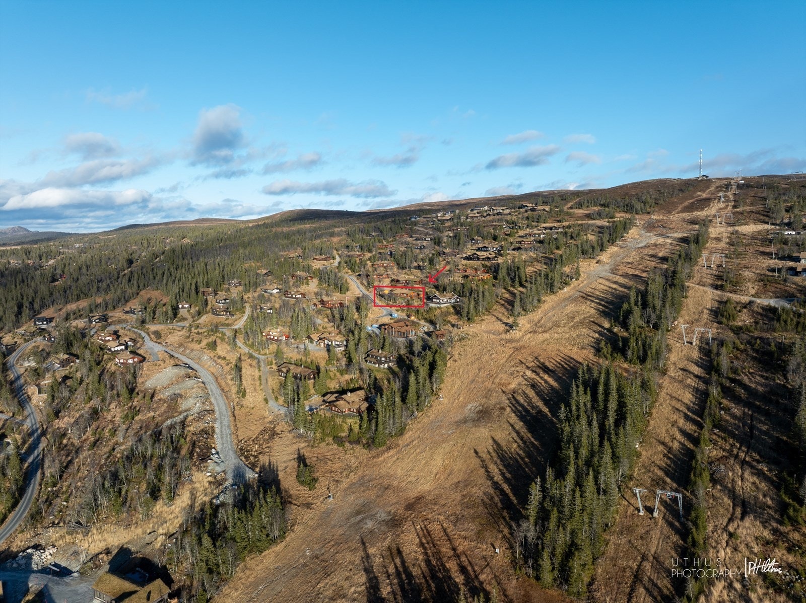 Hytta har en umiddelbar nærhet til alpinbakken. Galleribilde