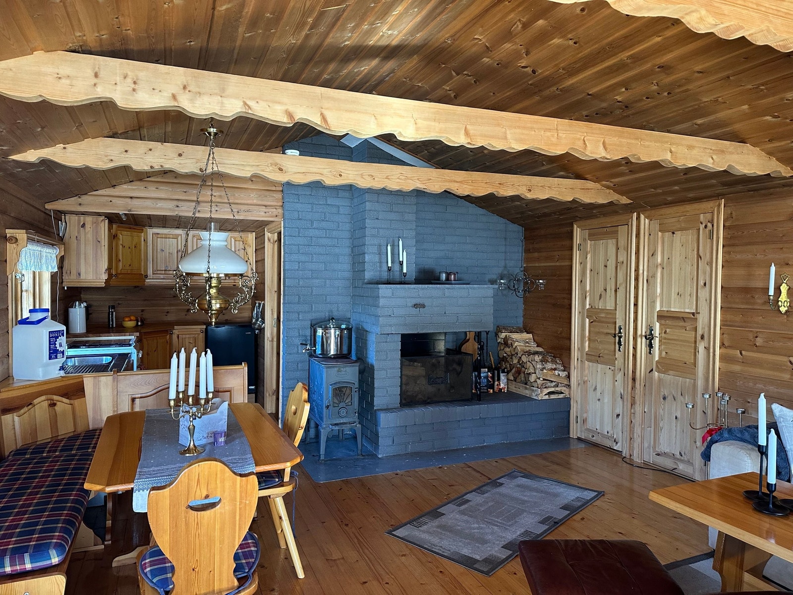 Peis. Pusset opp i 2021. Spiseplass med plass til 6. Galleribilde