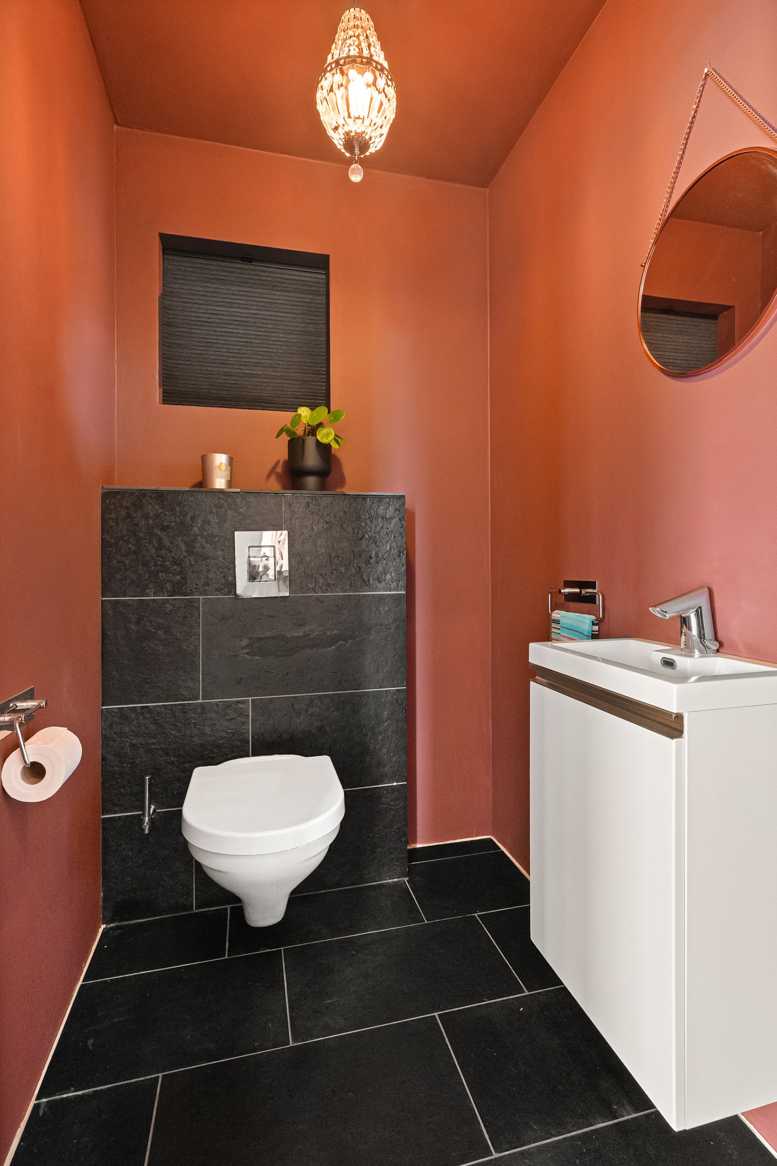 PRaktisk gjestetoalett i tilknytning til hovedinngang/hallen Galleribilde