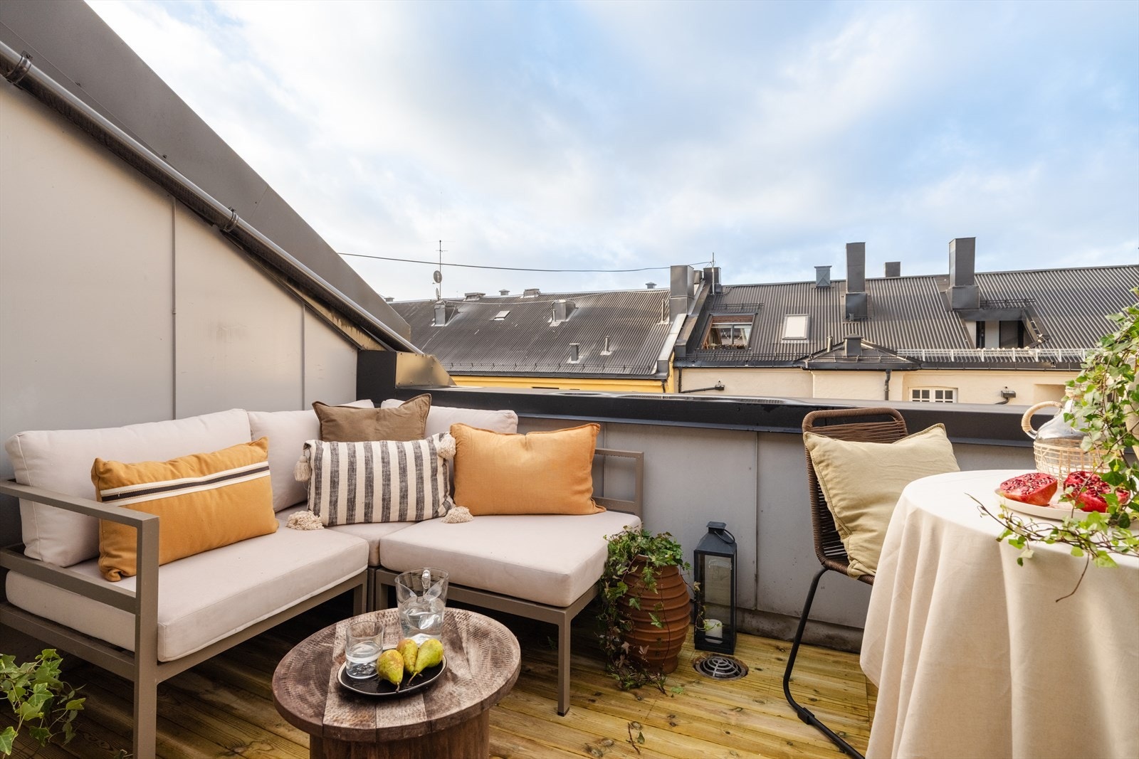 Takterrassen er svært solrik med sol fra ca. 11:00-21:00 om sommeren. Galleribilde