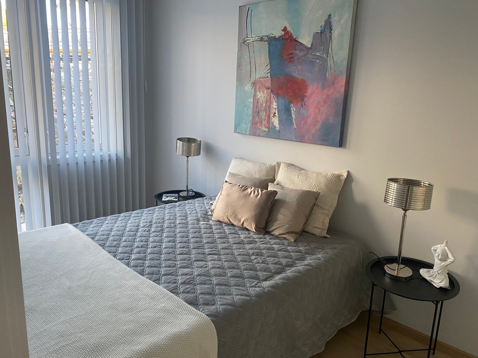 Soverom med plass til dobbelseng Galleribilde