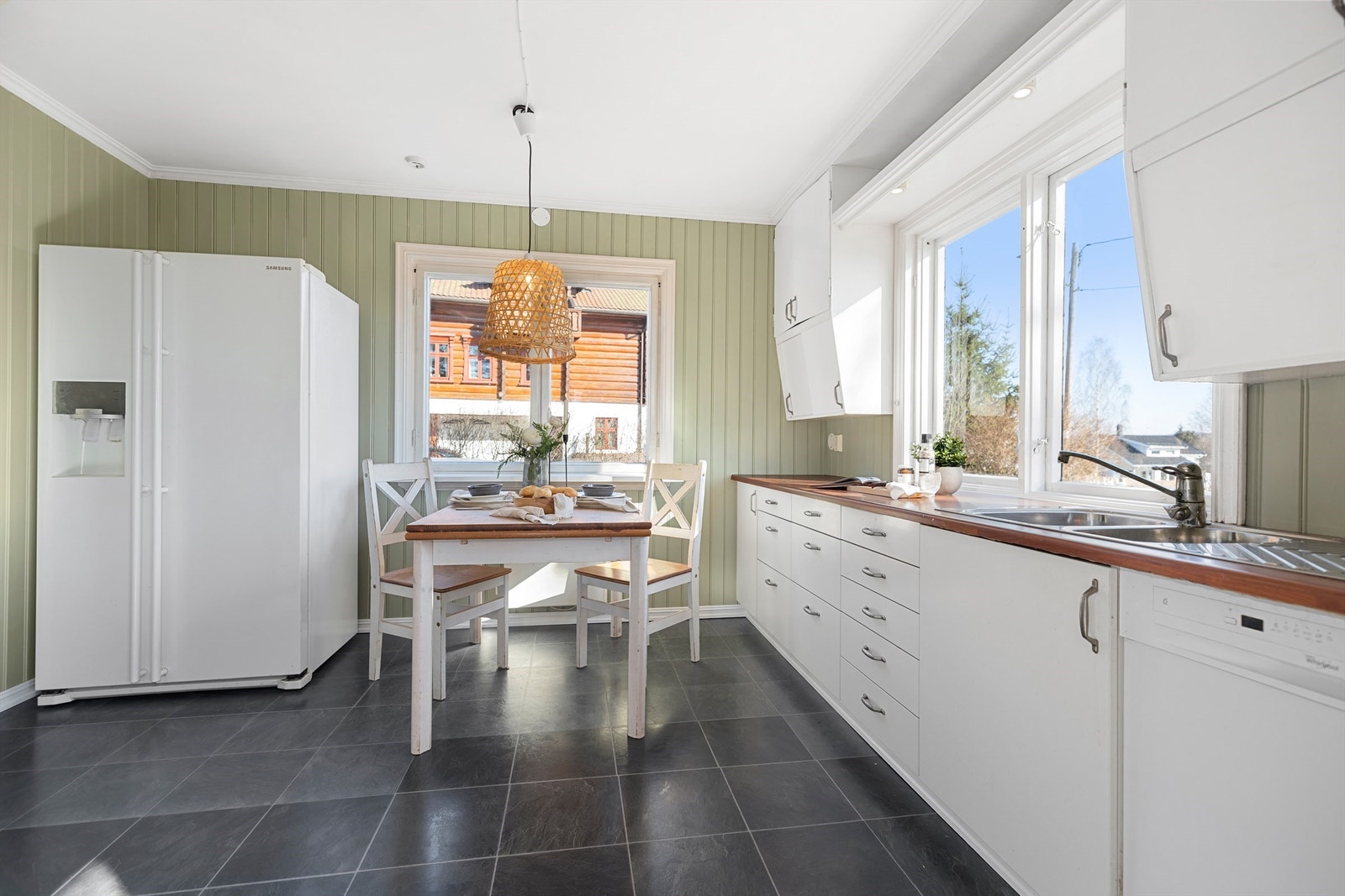 Integrert komfyr på kjøkkenet vil følge med salget Galleribilde