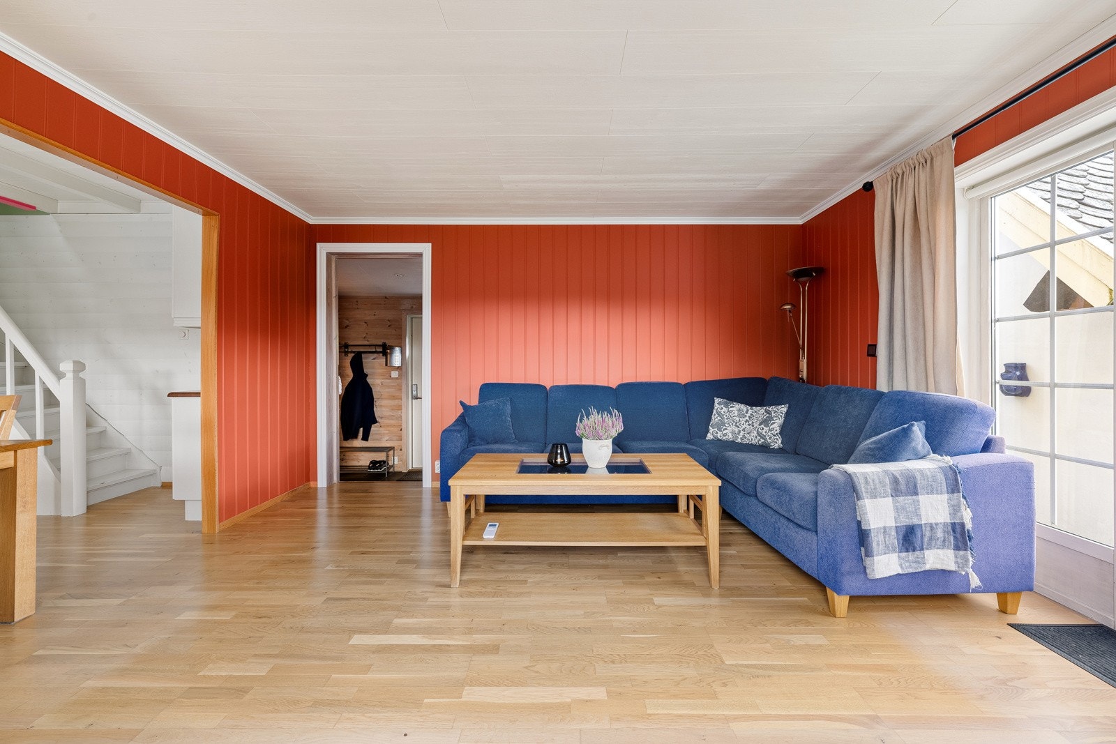 Tilgang til loftsetasjen fra stuen. Galleribilde