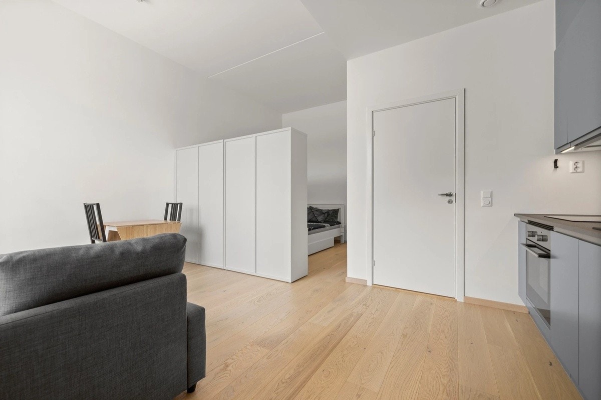 Åpen og praktisk planløsning som gjør det enkelt å dele stuen opp i soner. Galleribilde