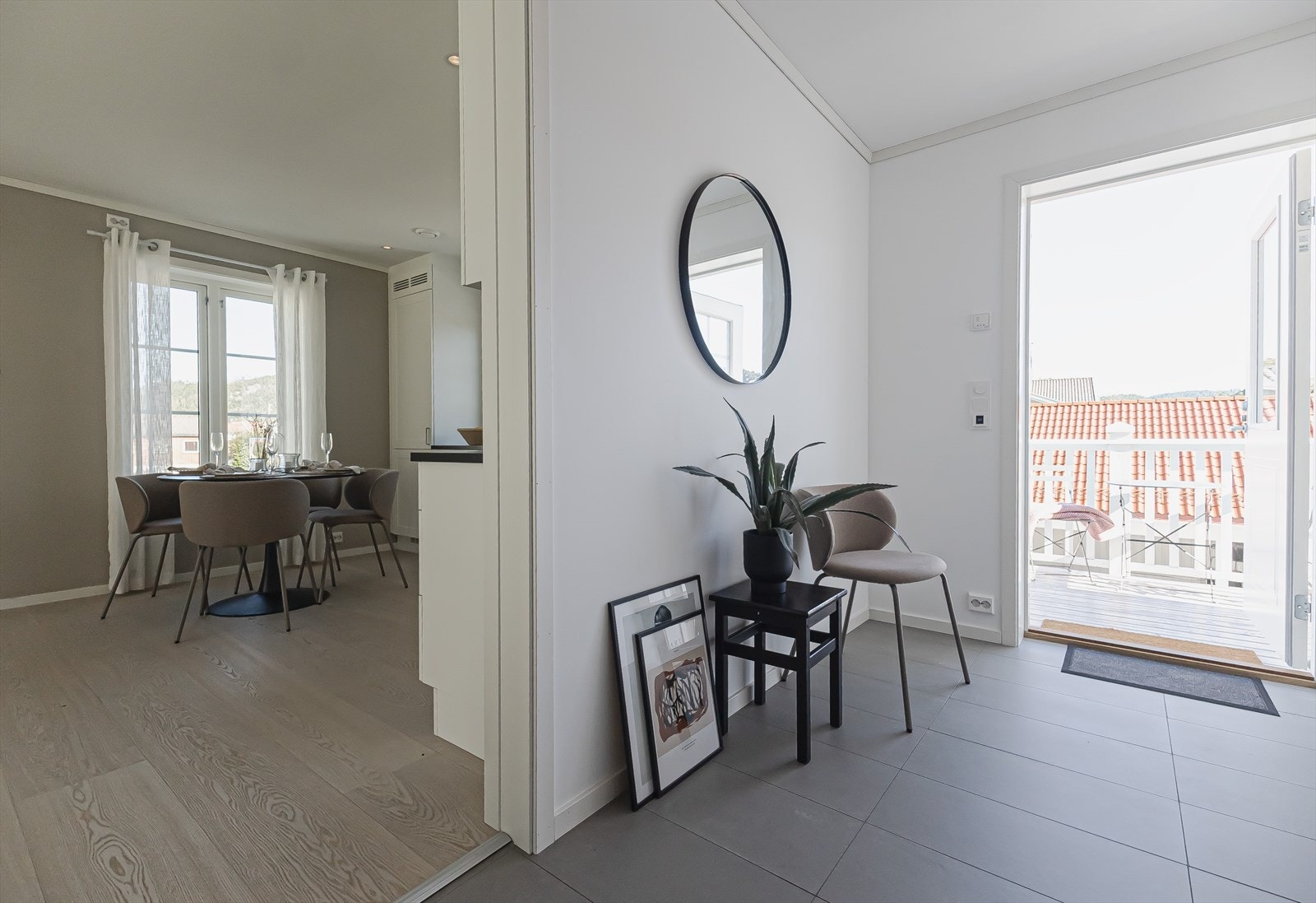 I entrè er det anlagt varmekabler i gulvet Galleribilde