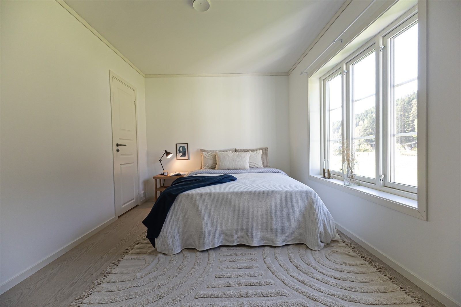 Dør inn til bodrom under trappa, god plass! Galleribilde