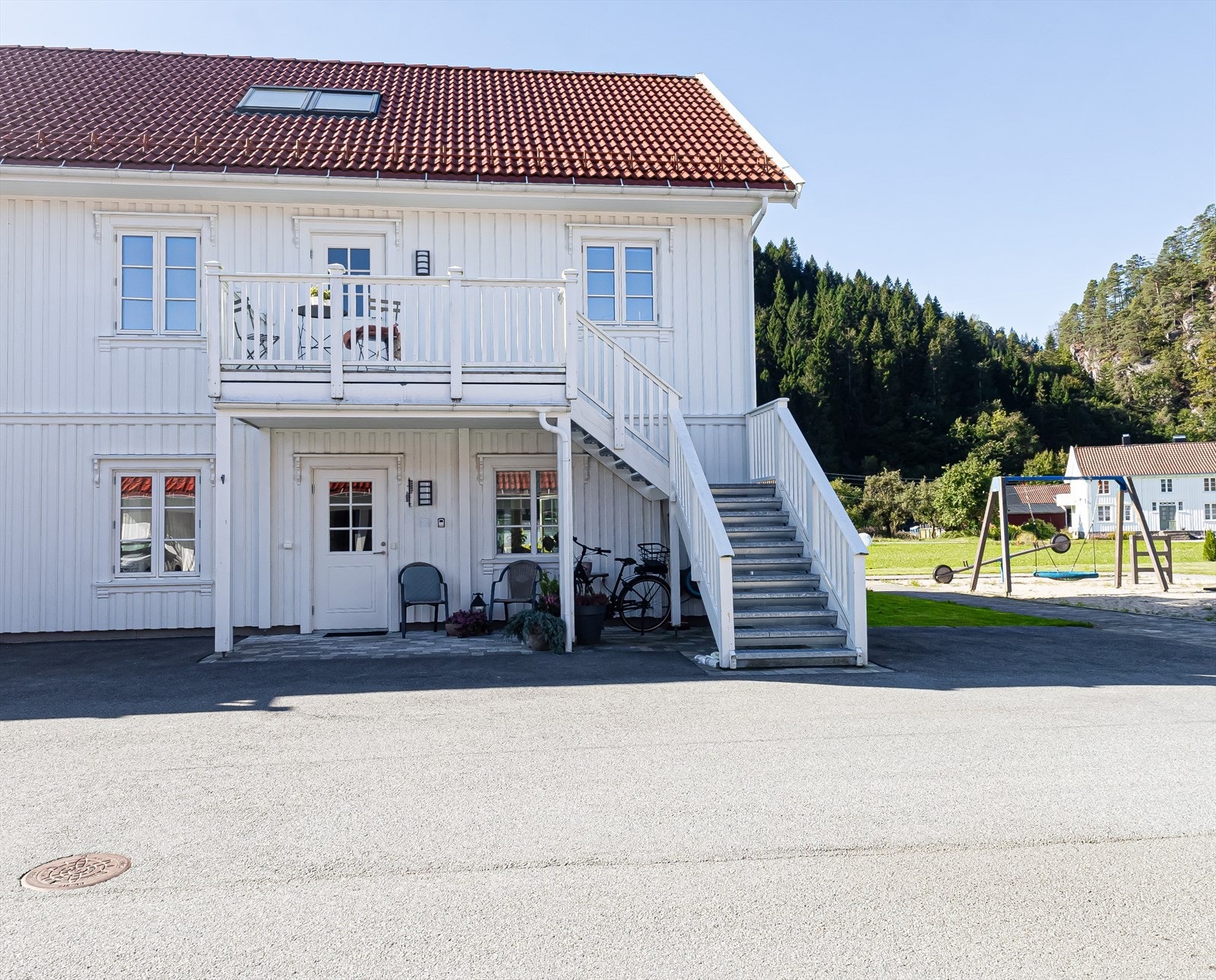 Egen trapp opp til inngangspartiet Galleribilde