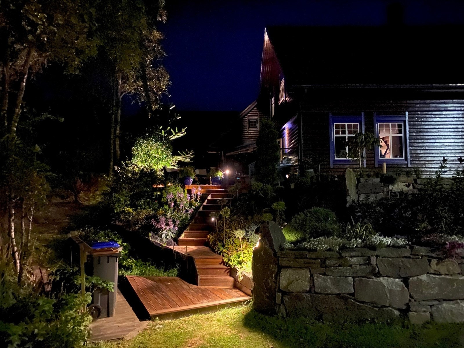 Kveldsbilde hage.jpg Galleribilde