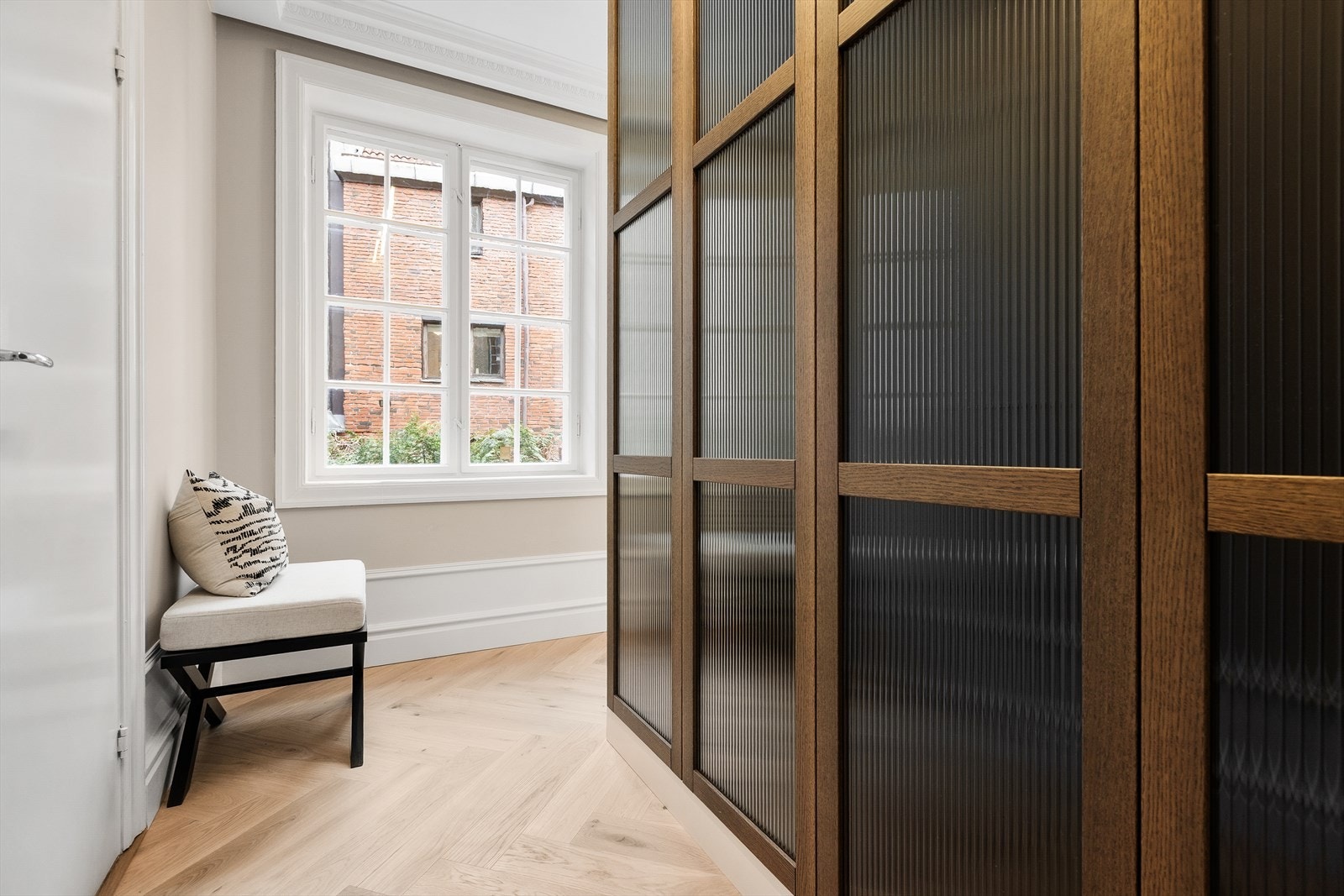 Rommet har svært god oppbevaringskapasitet og en utforming som gjør det enkelt å holde orden. Galleribilde