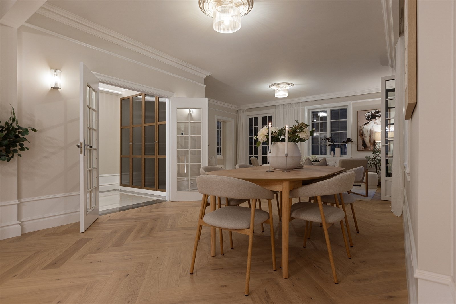 I tillegg til rikelig med innebygget oppbevaringsplass i leiligheten, disponerer boligen en romslig bod i byggets første etasje på ca. 7,6 m². Galleribilde