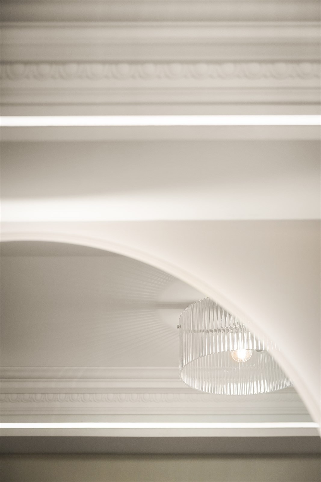 Veggene er nymalt og det er integrert speilfelt med LED belysning som gir et innbydende førsteinntrykk. Galleribilde