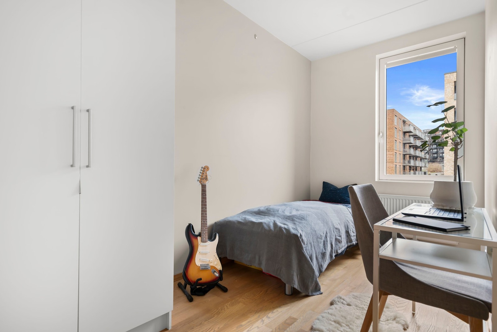 Lyst og lett møblerbart med vindu og god planløsning. Galleribilde