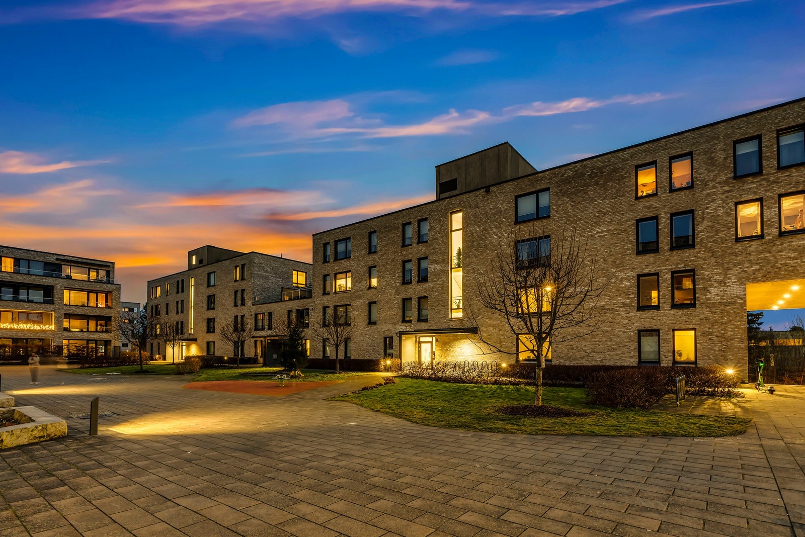 Moderne bygg med god standard og estetisk arkitektur. Galleribilde