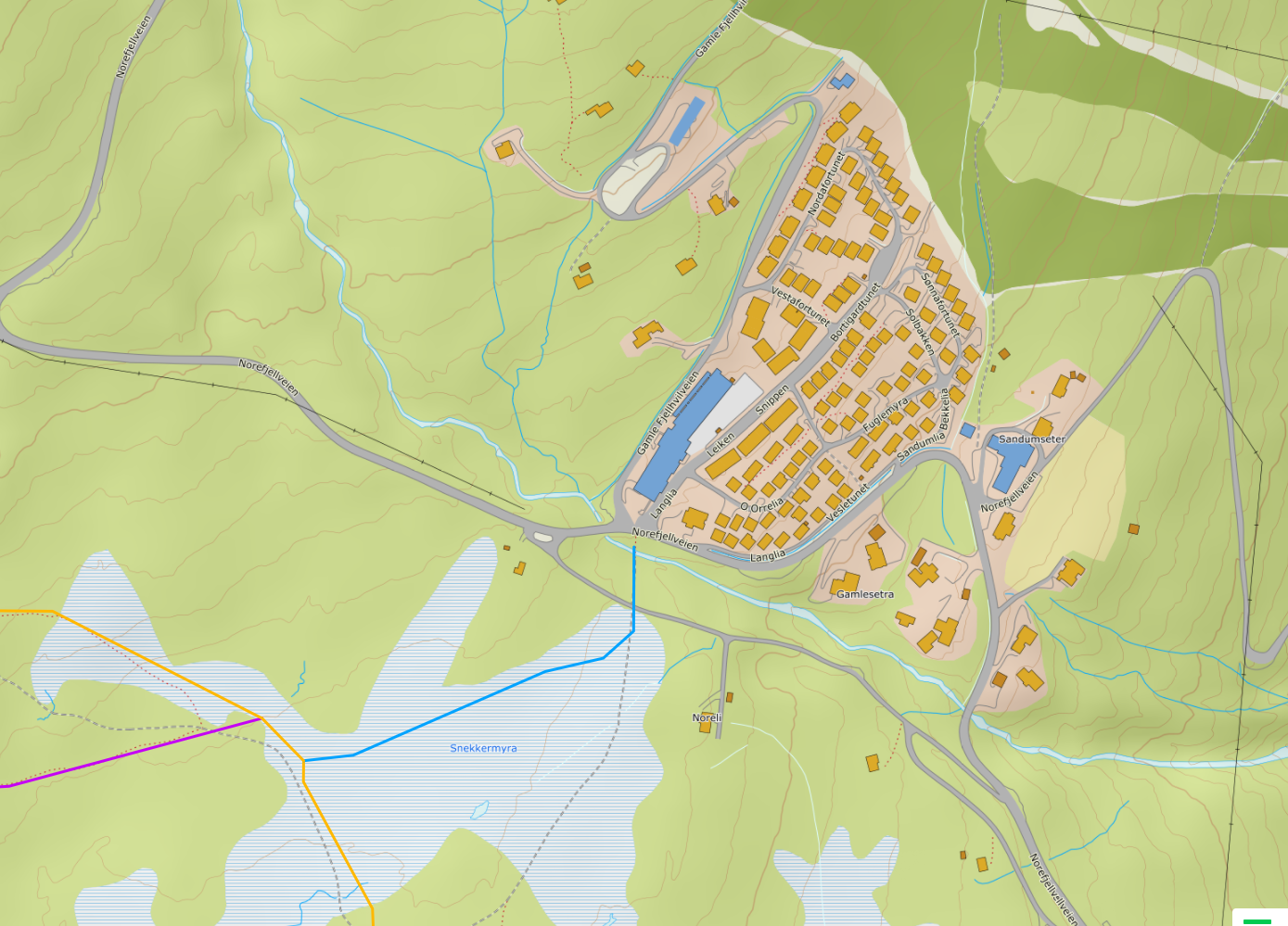 Bildeutsnitt fra skisporet.no som illustrerer preparerte langrennsløyper nær hyttefeltet. Fargene indikerer hvor nylig løypen er preparert pr 28.02.2025 - oransje: 3-12 t., lilla: 12-48 t., blå (tykk): 2-7 d. Galleribilde
