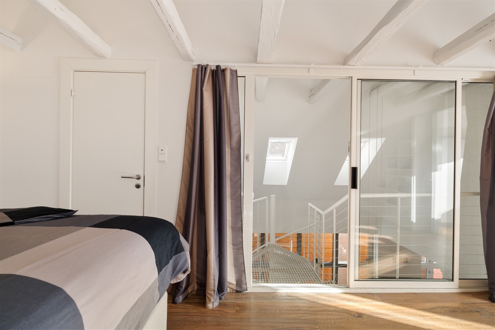 Herlig, godkjent soverom på loftet Galleribilde