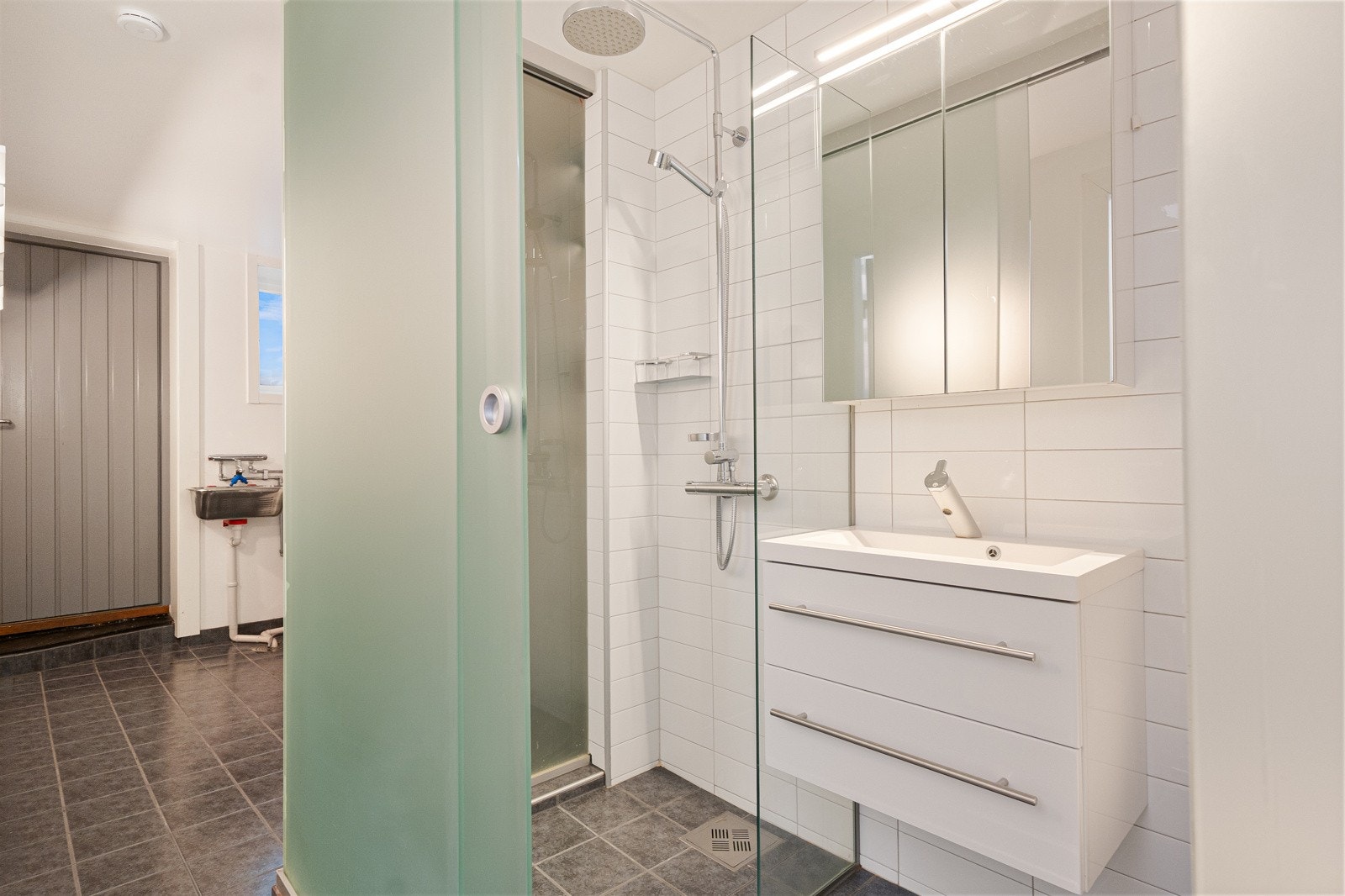 Badet er i direkte tilknytning til vaskerommet Galleribilde