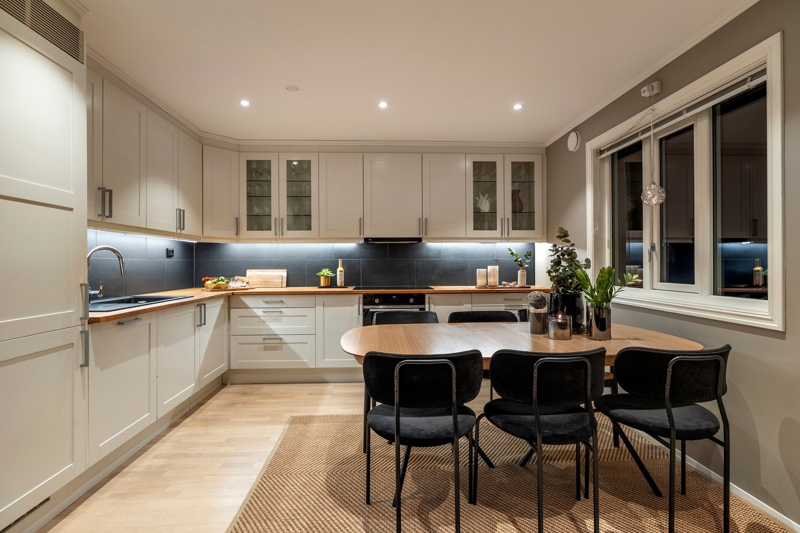 Dette er en lekker og innbydende 4-roms leilighet i et attraktivt og barnevennlig boligområde på Oppegård. Galleribilde