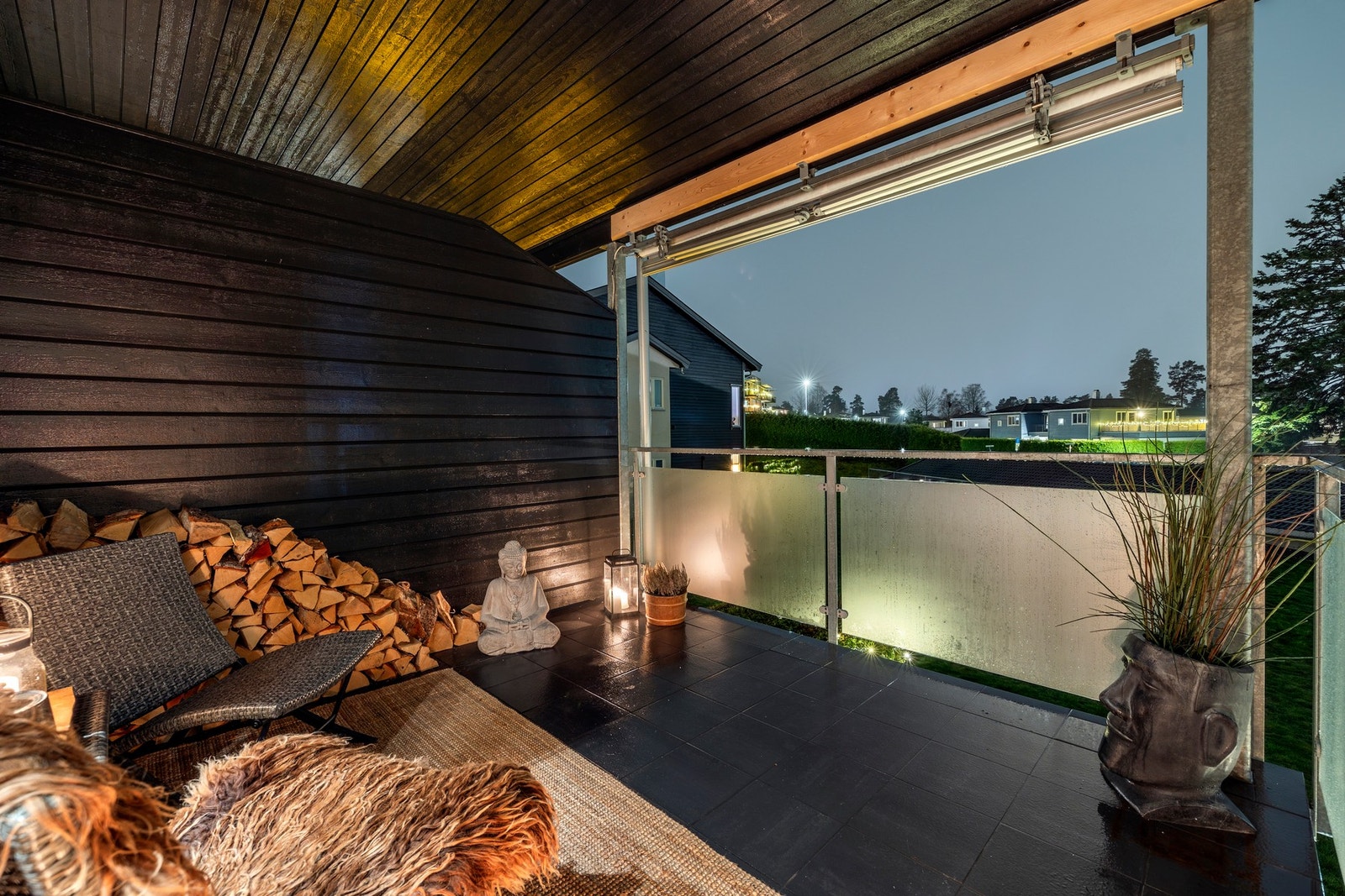 Fra stuen er det utgang til en romslig balkong på ca. 9,5 kvm. Galleribilde