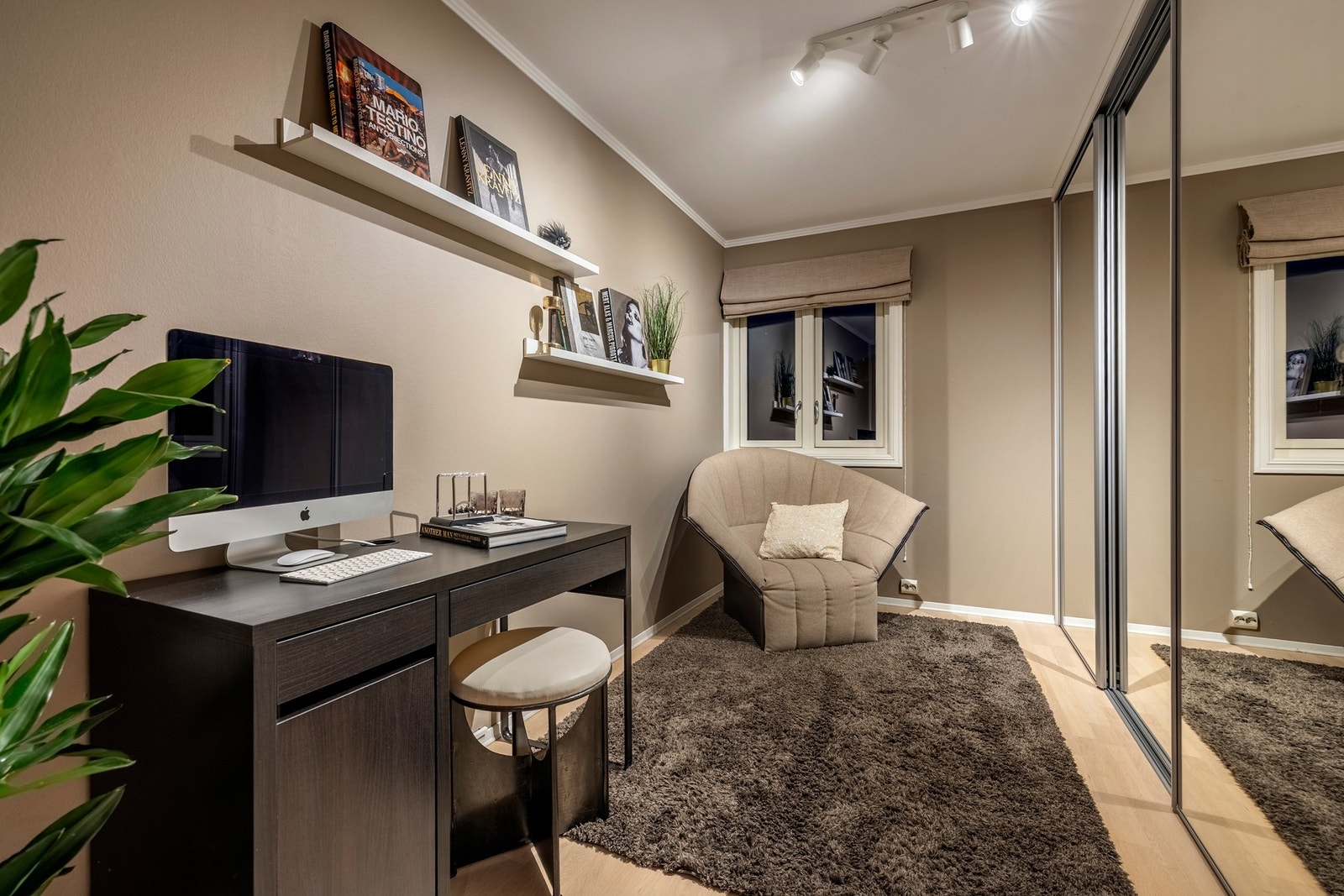 Soverommene har god plass til seng og nattbord. Galleribilde