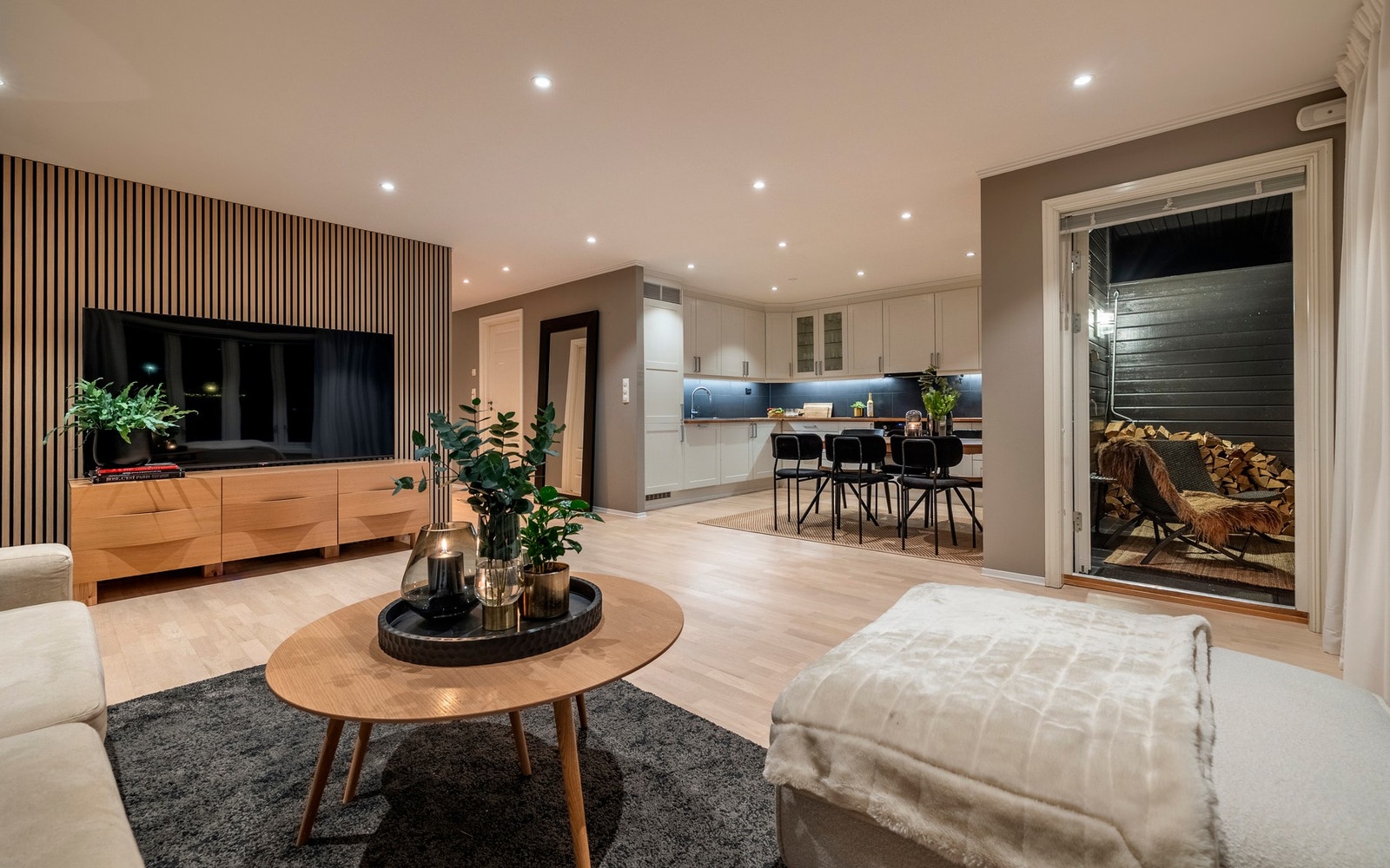 Fra stuen er det utgang til en balkong på ca. 9,5 kvm. Galleribilde