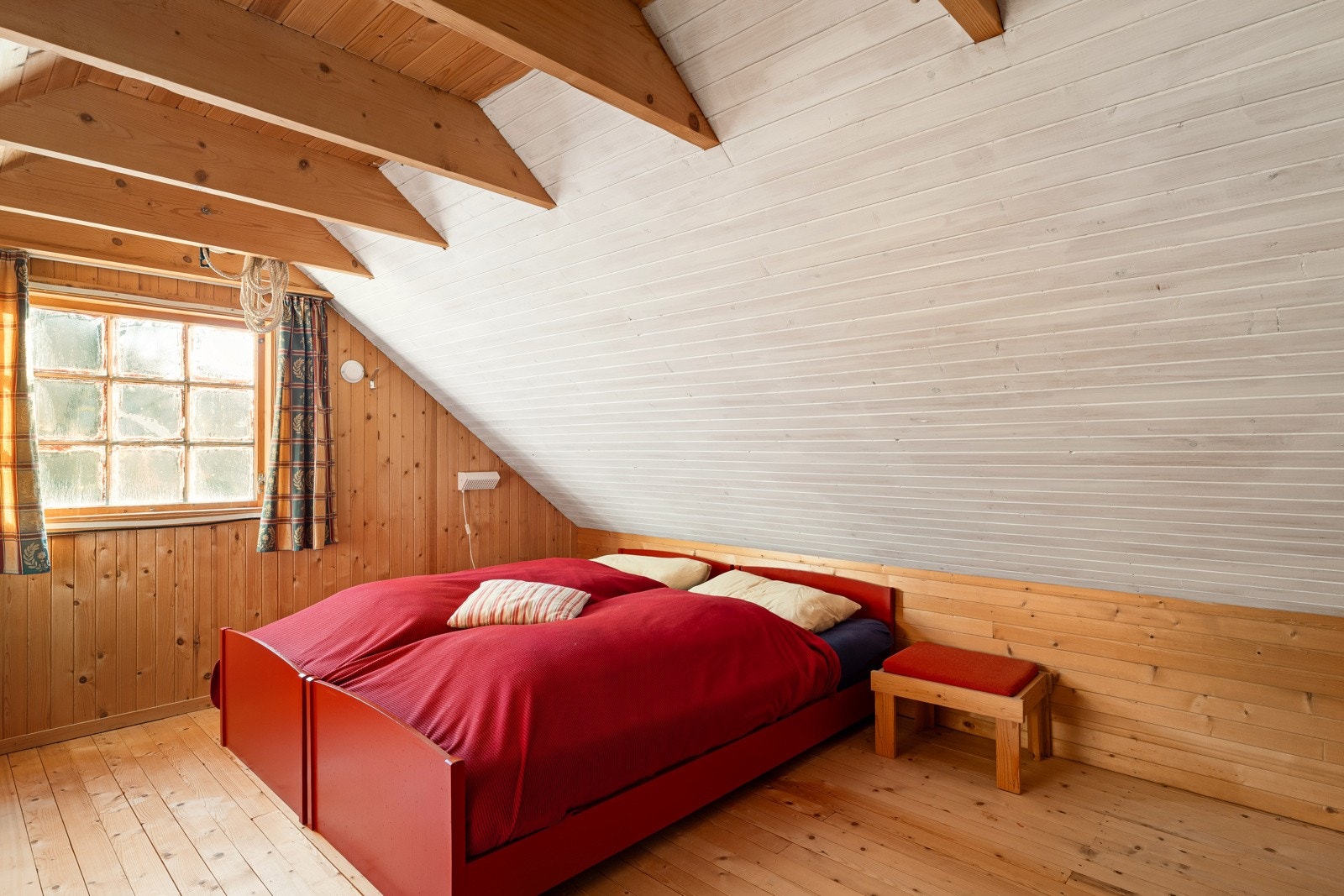 Hemsen er i dag innredet med sju sengeplasser, så her er det med andre ord gode muligheter for å ta meg seg gjester på tur. Galleribilde