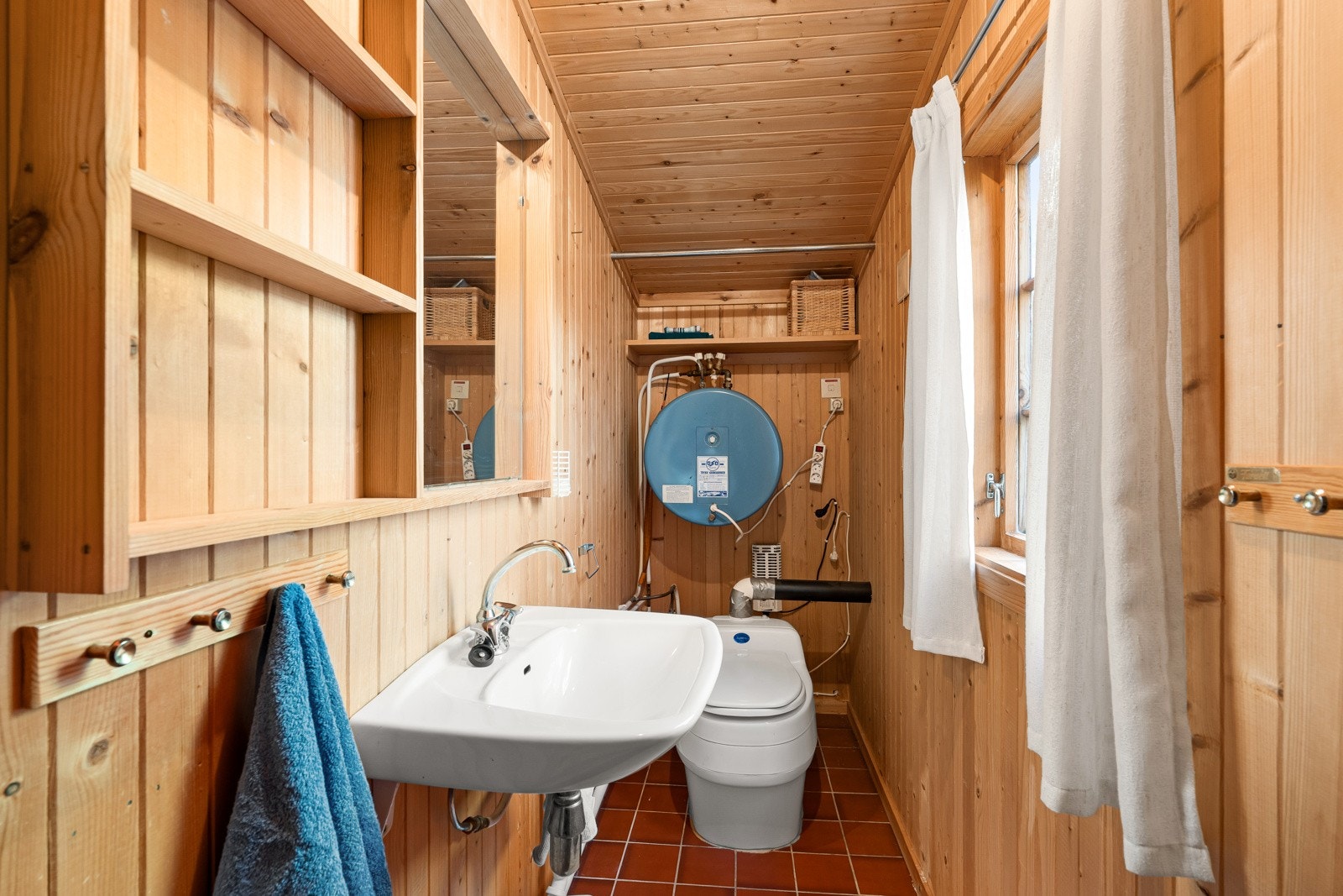 I første etasje har man også et praktisk toalett. Galleribilde