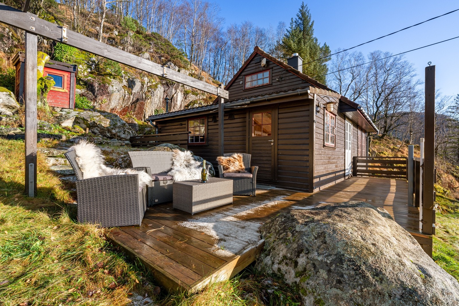 Det er direkte utgang til terrassen, og maten lages med glimrende utsikt over landskapet. Galleribilde