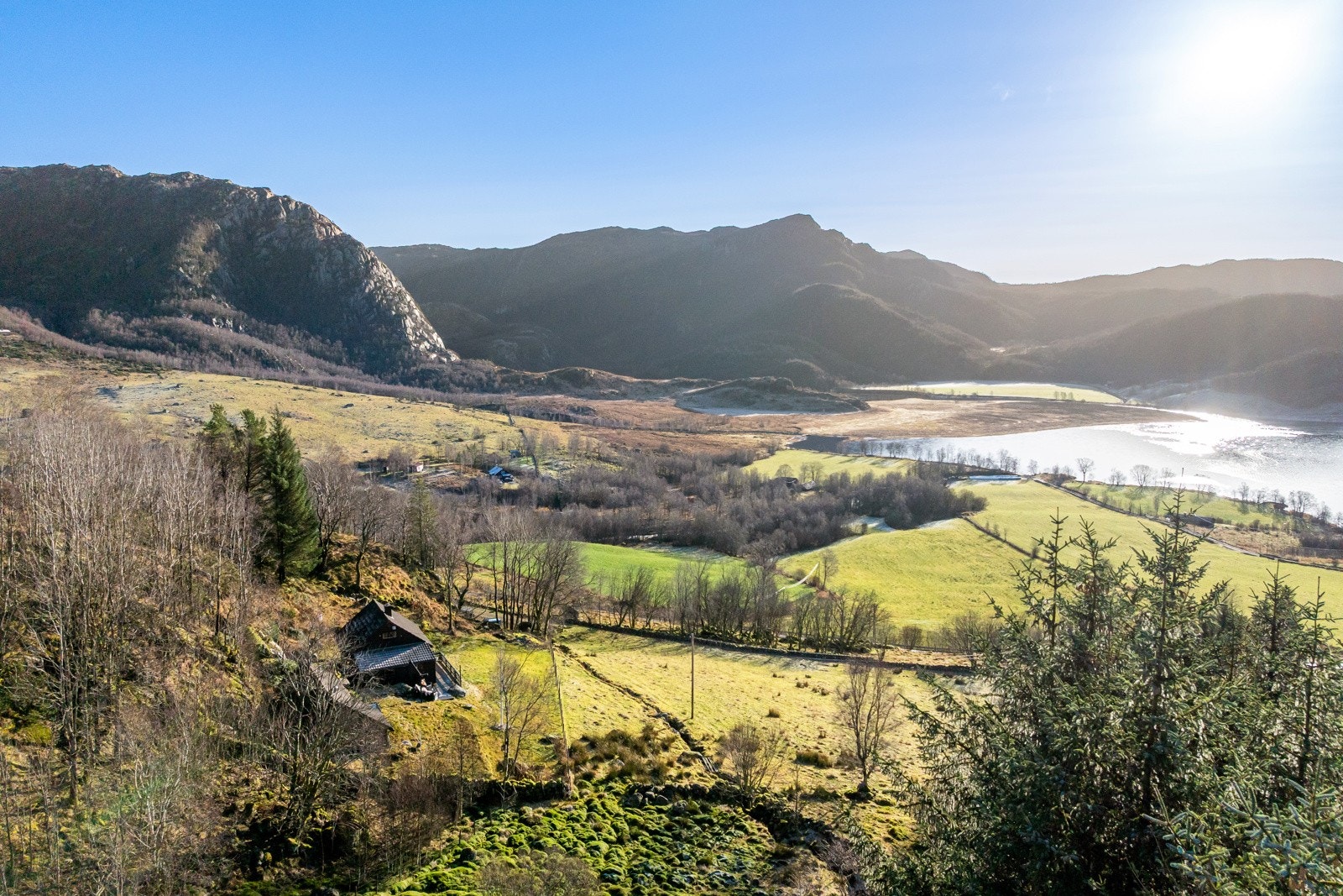 Hytta passer utmerket for helgeturer, med kort kjøreavstand fra Ålgård, Sandnes og Stavanger. Galleribilde